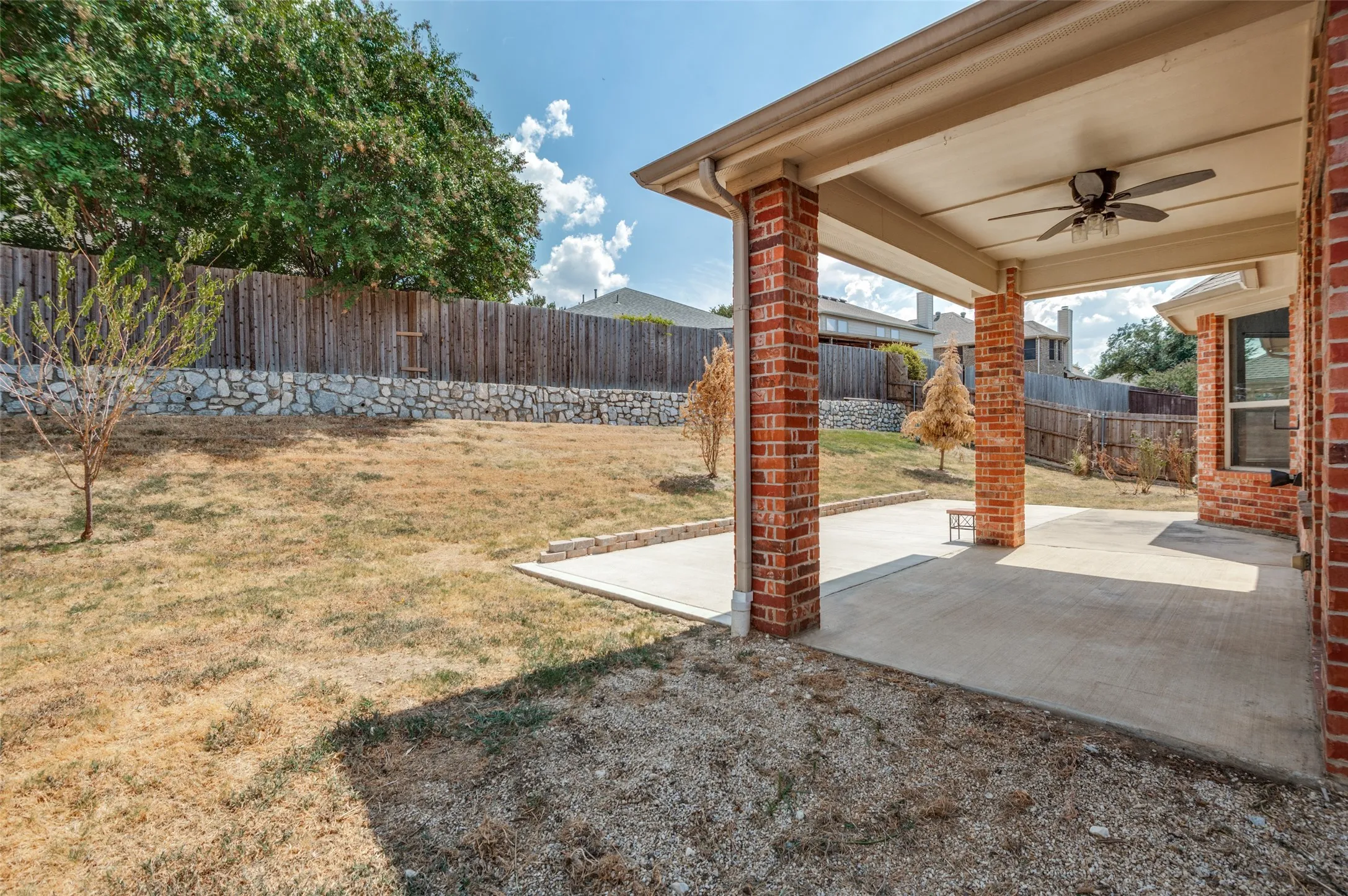 Single Family Residence For Sale in Denton County , 1609 Lake Way Drive, Little Elm, Texas 75068, 3 Bedroom, 3 Bathroom, 2 Garage spaces, 2,046 Sqft, built in 2008, mls#21391270, Real Estate Agent in Little Elm, Homes For Sale in Denton county, Homes For Sale in Little Elm, Realtor in Little Elm Texas, Real Estate Brokerage Independent Realty Texas, Luminita Cordes Realtor