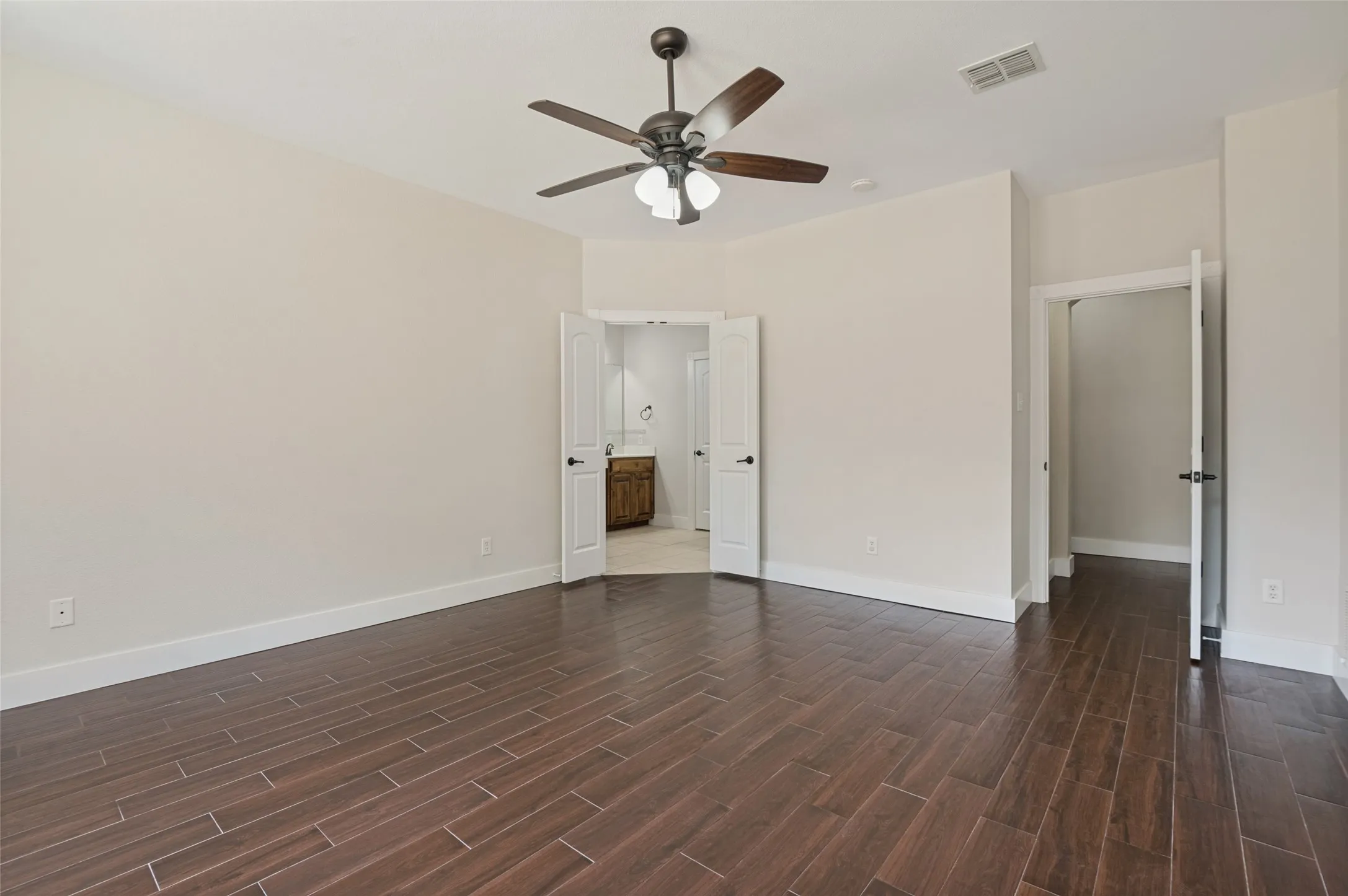 Single Family Residence For Sale in Denton County , 1609 Lake Way Drive, Little Elm, Texas 75068, 3 Bedroom, 3 Bathroom, 2 Garage spaces, 2,046 Sqft, built in 2008, mls#21391270, Real Estate Agent in Little Elm, Homes For Sale in Denton county, Homes For Sale in Little Elm, Realtor in Little Elm Texas, Real Estate Brokerage Independent Realty Texas, Luminita Cordes Realtor