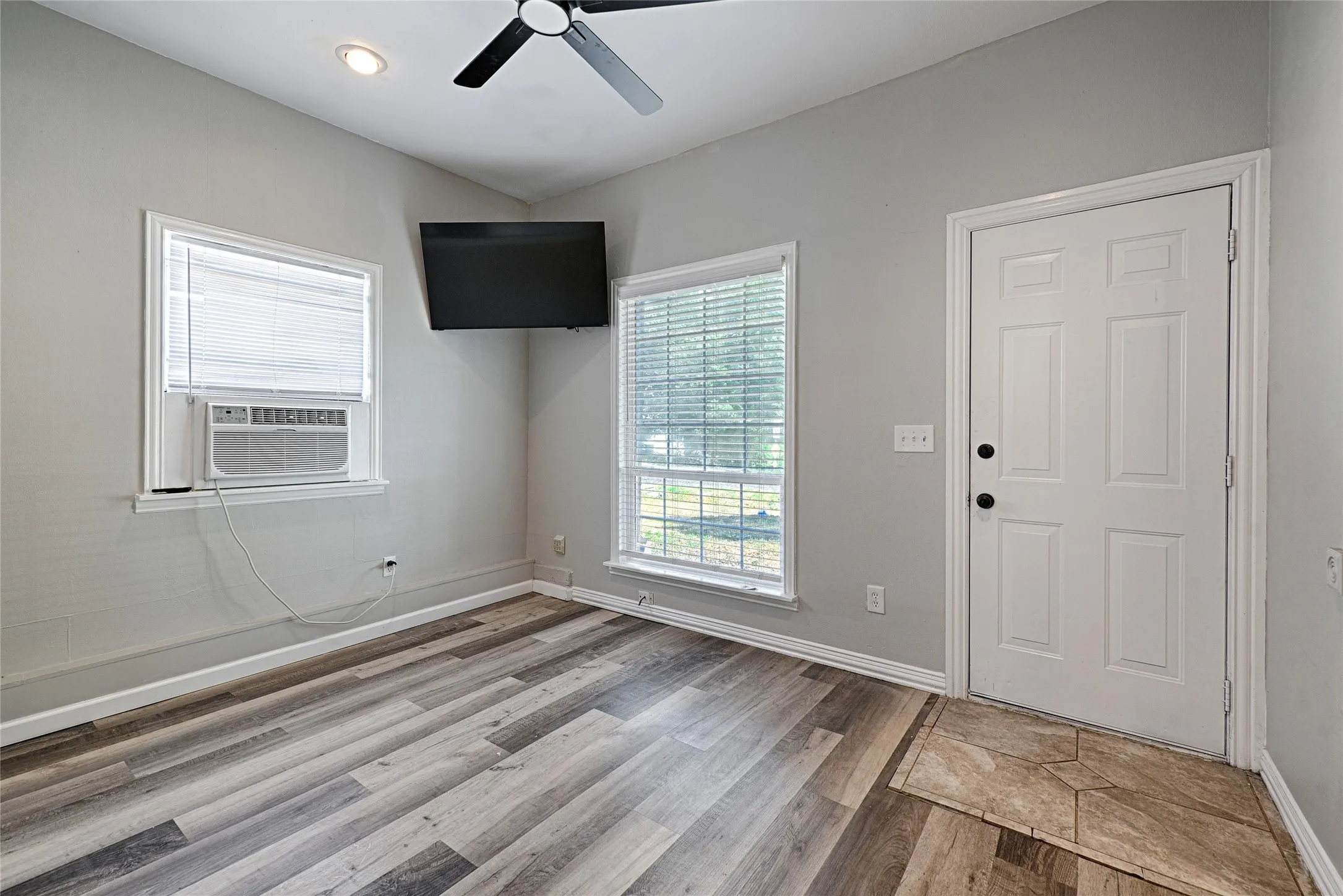 Single Family Residence For Rent in Collin County , 4574 County Road 895, Princeton, Texas 75407, 3 Bedroom, 1 Bathroom, Garage spaces, 1,188 Sqft, built in 1970, mls#21388777, Real Estate Agent in Princeton, Homes For Rent in Collin county, Homes For Rent in Princeton, Realtor in Princeton Texas, Real Estate Brokerage Independent Realty Texas, Luminita Cordes Realtor