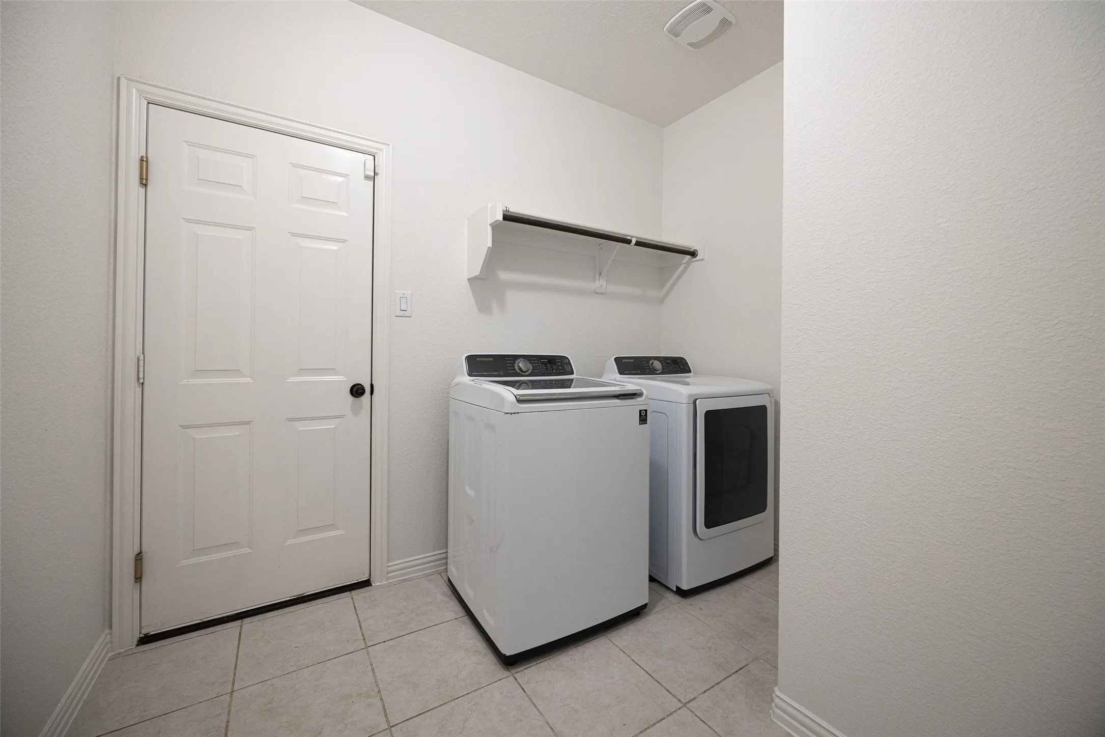 Single Family Residence For Rent in Collin County , 12289 Princess Drive, Frisco, Texas 75035, 6 Bedroom, 4 Bathroom, 2 Garage spaces, 4,069 Sqft, built in 2015, mls#21391255, Real Estate Agent in Frisco, Homes For Rent in Collin county, Homes For Rent in Frisco, Realtor in Frisco Texas, Real Estate Brokerage Independent Realty Texas, Luminita Cordes Realtor
