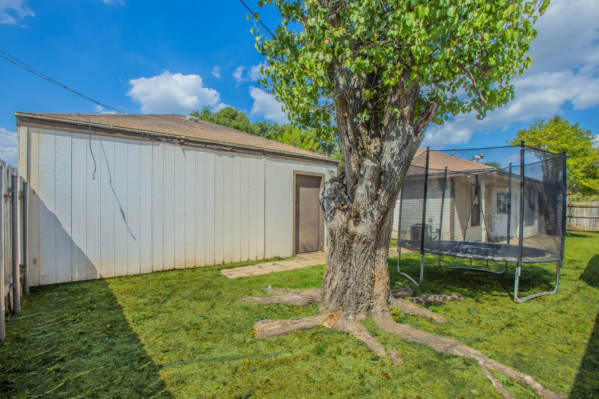 Single Family Residence For Sale in Mc Lennan County , 1303 Chapel Downs Road, Waco, Texas 76712, 3 Bedroom, 2 Bathroom, 2 Garage spaces, 1,283 Sqft, built in 1983, mls#21391055, Real Estate Agent in Waco, Homes For Sale in Mc Lennan county, Homes For Sale in Waco, Realtor in Waco Texas, Real Estate Brokerage Independent Realty Texas, Luminita Cordes Realtor