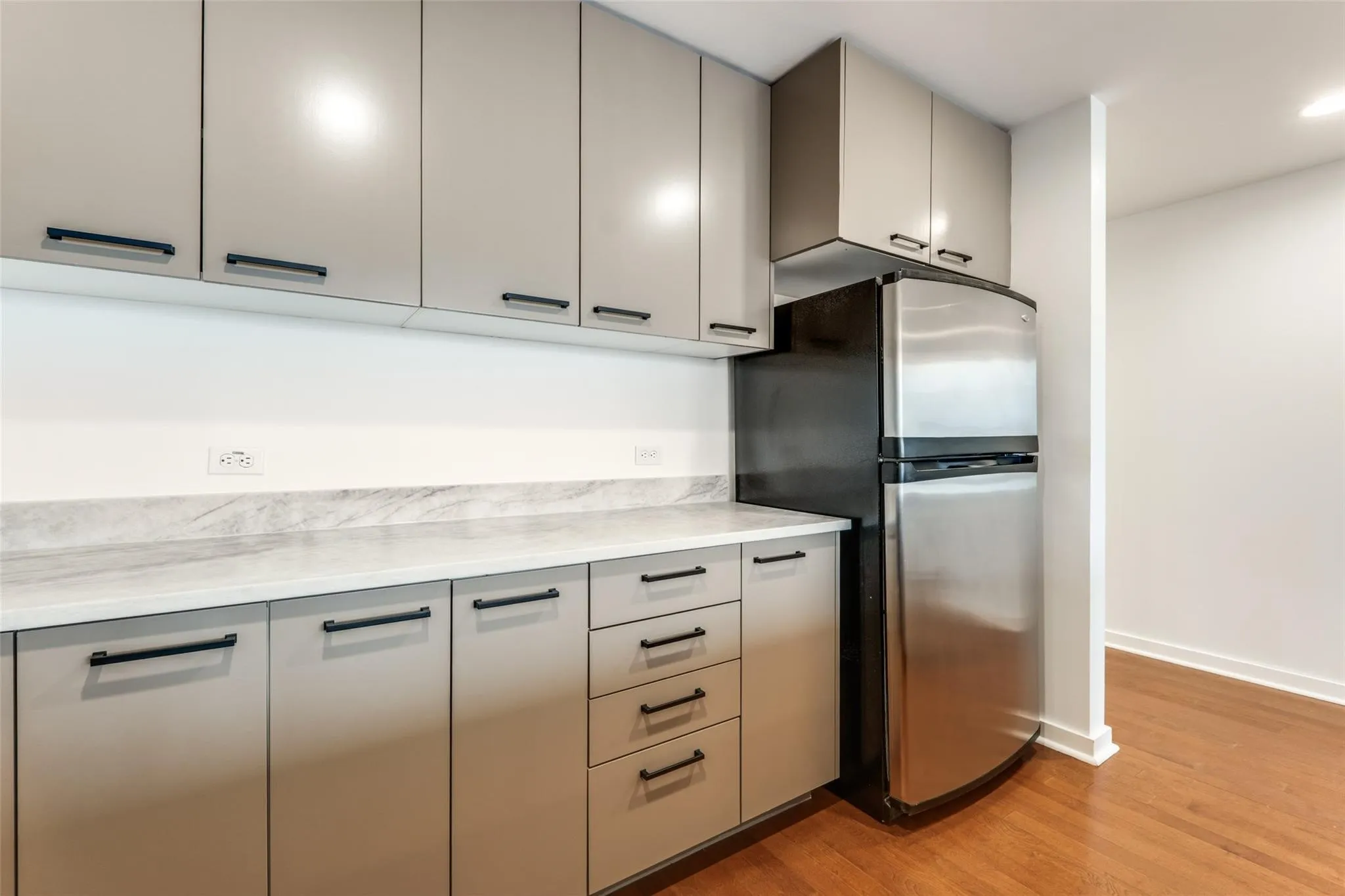 Condominium For Sale in Dallas County , 1200 Main Street 804, Dallas, Texas 75202, 2 Bedroom, 2 Bathroom, 2 Garage spaces, 1,169 Sqft, built in 1974, mls#21391101, Real Estate Agent in Dallas, Homes For Sale in Dallas county, Homes For Sale in Dallas, Realtor in Dallas Texas, Real Estate Brokerage Independent Realty Texas, Luminita Cordes Realtor