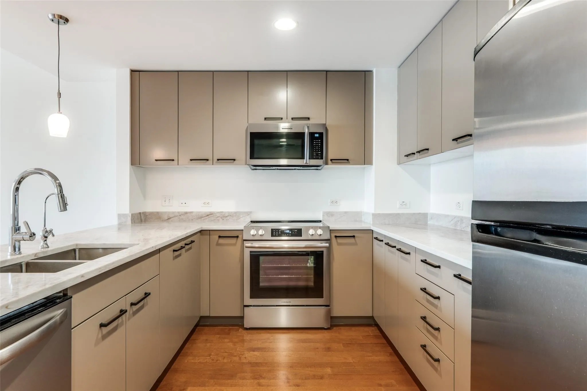 Condominium For Sale in Dallas County , 1200 Main Street 804, Dallas, Texas 75202, 2 Bedroom, 2 Bathroom, 2 Garage spaces, 1,169 Sqft, built in 1974, mls#21391101, Real Estate Agent in Dallas, Homes For Sale in Dallas county, Homes For Sale in Dallas, Realtor in Dallas Texas, Real Estate Brokerage Independent Realty Texas, Luminita Cordes Realtor