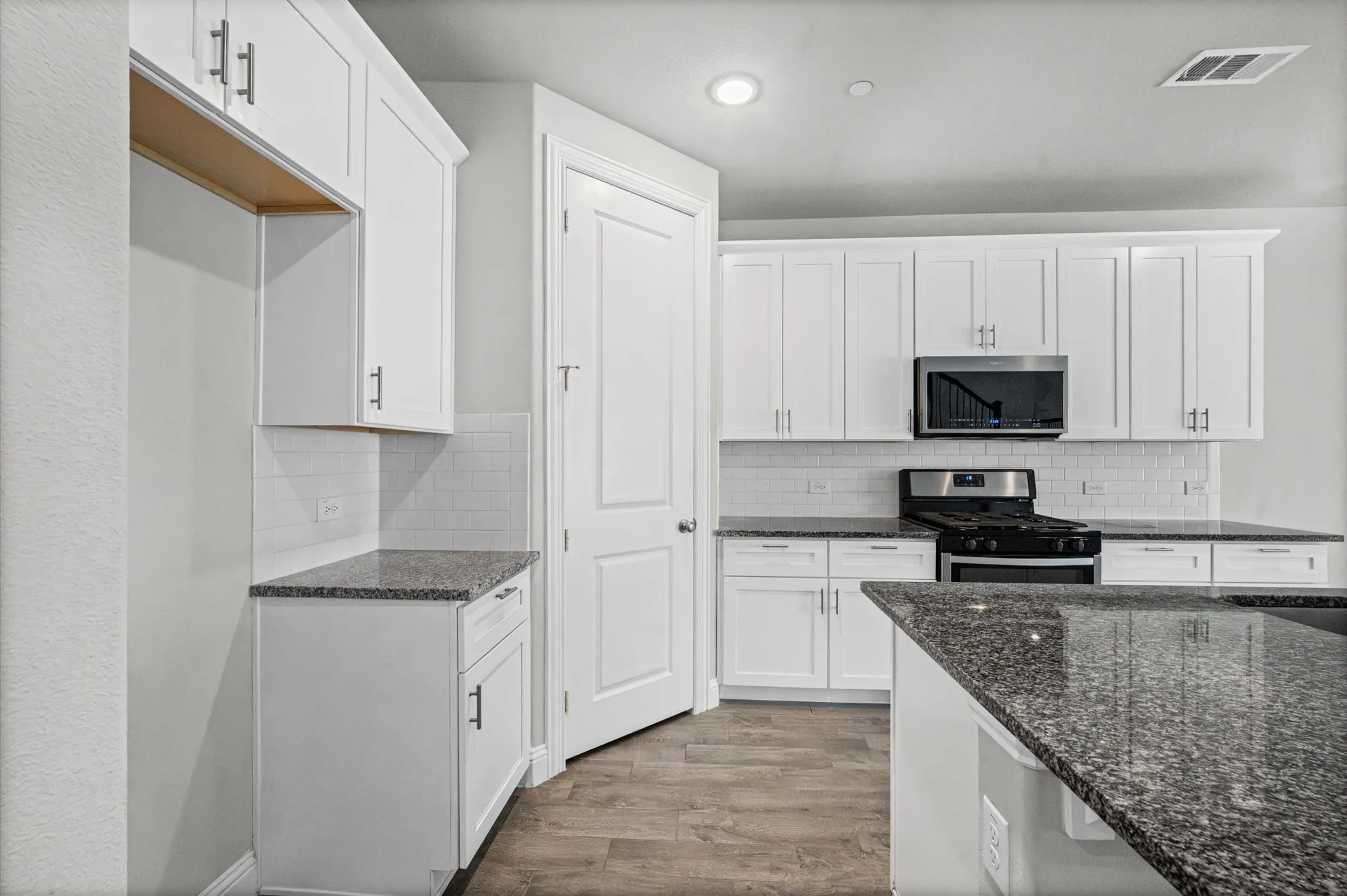 Condominium For Sale in Tarrant County , 905 Suma Drive, Euless, Texas 76040, 3 Bedroom, 3 Bathroom, 2 Garage spaces, 2,022 Sqft, built in 2023, mls#21390854, Real Estate Agent in Euless, Homes For Sale in Tarrant county, Homes For Sale in Euless, Realtor in Euless Texas, Real Estate Brokerage Independent Realty Texas, Luminita Cordes Realtor