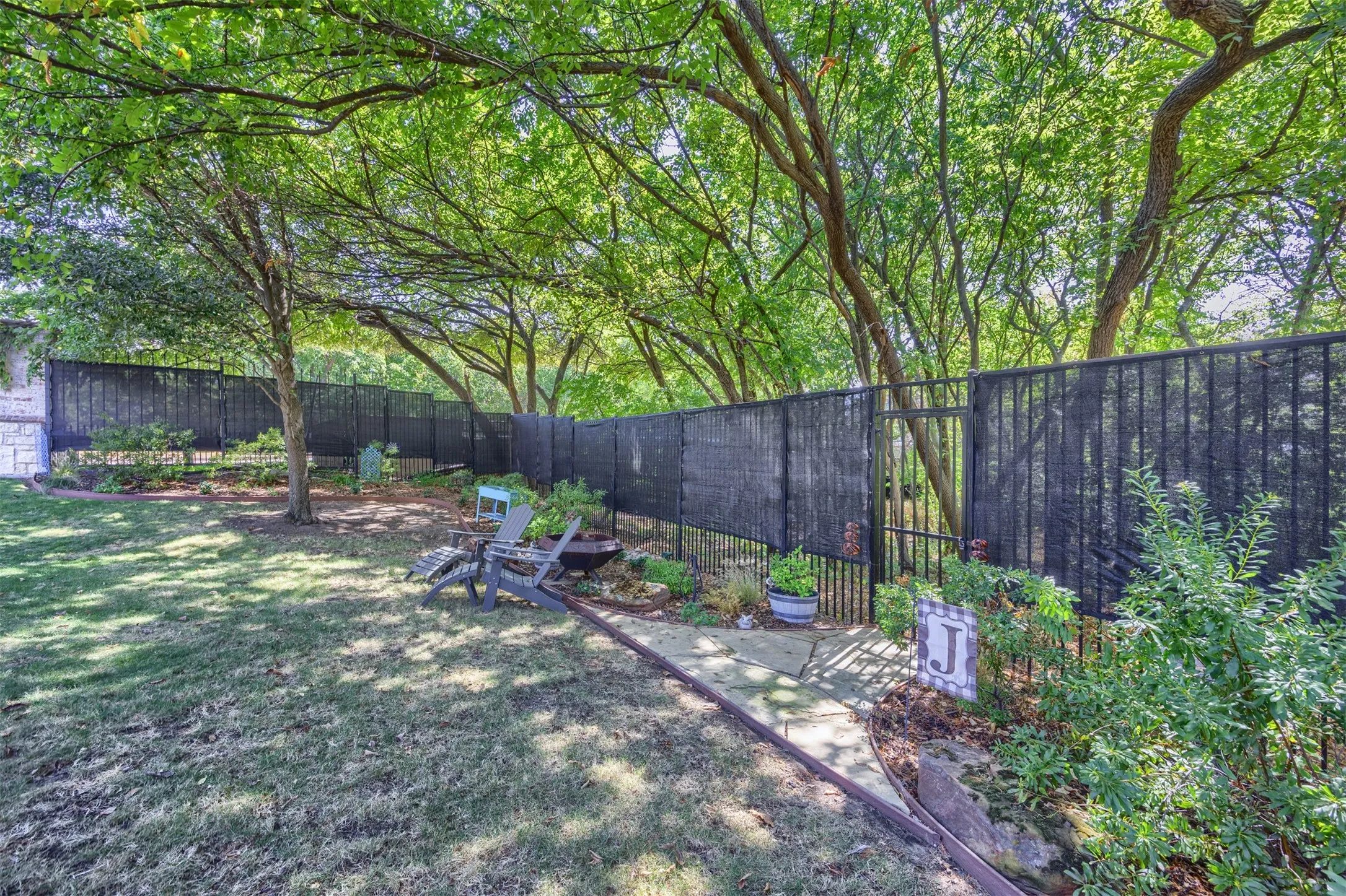 Single Family Residence For Sale in Collin County , 18238 Brighton Green, Dallas, Texas 75252, 3 Bedroom, 4 Bathroom, 2 Garage spaces, 2,778 Sqft, built in 2011, mls#21388199, Real Estate Agent in Dallas, Homes For Sale in Collin county, Homes For Sale in Dallas, Realtor in Dallas Texas, Real Estate Brokerage Independent Realty Texas, Luminita Cordes Realtor