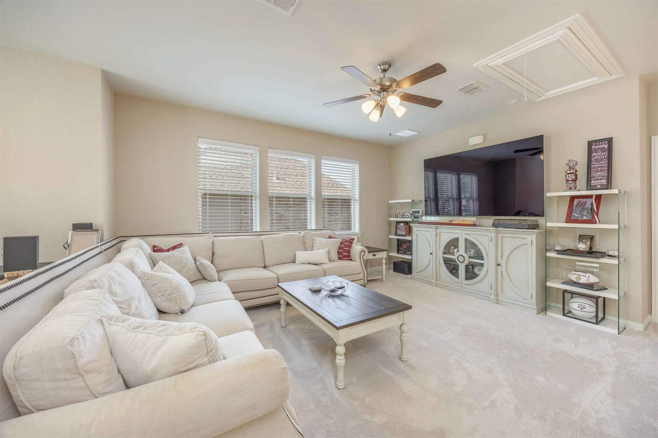 Single Family Residence For Sale in Collin County , 18238 Brighton Green, Dallas, Texas 75252, 3 Bedroom, 4 Bathroom, 2 Garage spaces, 2,778 Sqft, built in 2011, mls#21388199, Real Estate Agent in Dallas, Homes For Sale in Collin county, Homes For Sale in Dallas, Realtor in Dallas Texas, Real Estate Brokerage Independent Realty Texas, Luminita Cordes Realtor