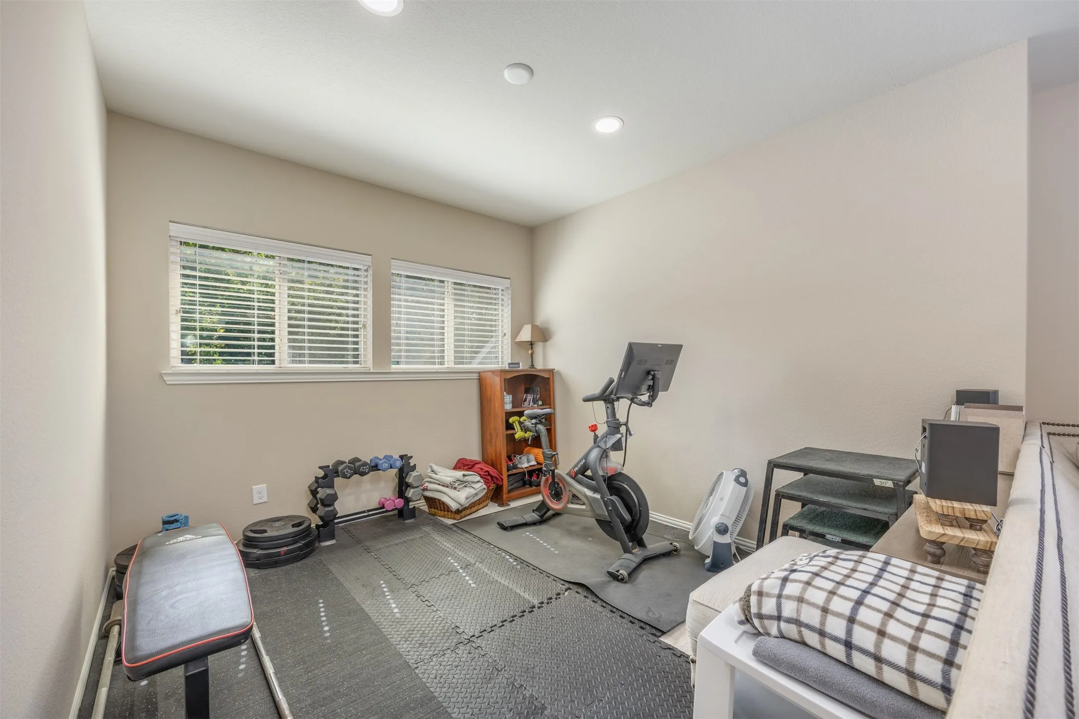 Single Family Residence For Sale in Collin County , 18238 Brighton Green, Dallas, Texas 75252, 3 Bedroom, 4 Bathroom, 2 Garage spaces, 2,778 Sqft, built in 2011, mls#21388199, Real Estate Agent in Dallas, Homes For Sale in Collin county, Homes For Sale in Dallas, Realtor in Dallas Texas, Real Estate Brokerage Independent Realty Texas, Luminita Cordes Realtor