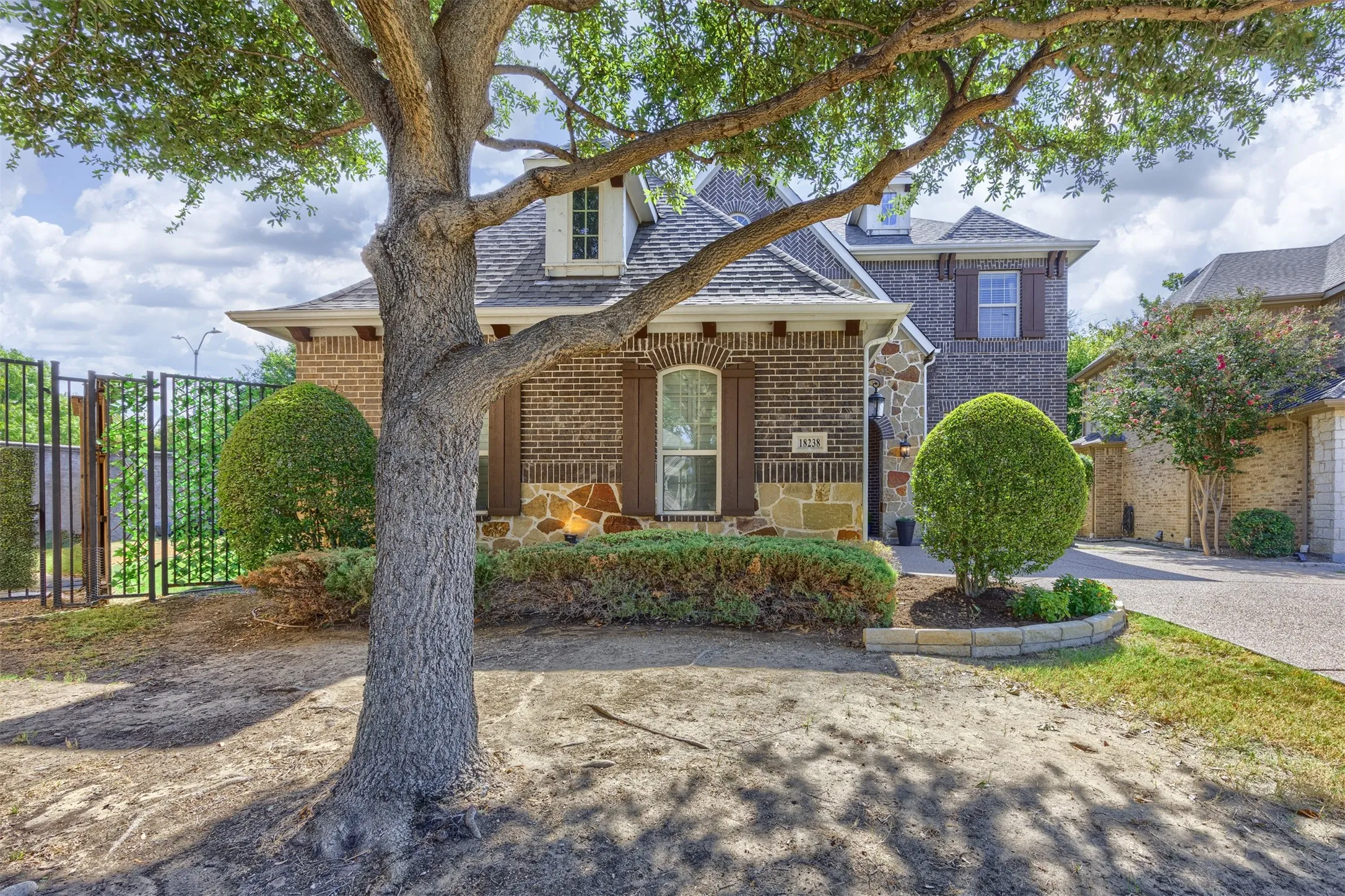 Single Family Residence For Sale in Collin County , 18238 Brighton Green, Dallas, Texas 75252, 3 Bedroom, 4 Bathroom, 2 Garage spaces, 2,778 Sqft, built in 2011, mls#21388199, Real Estate Agent in Dallas, Homes For Sale in Collin county, Homes For Sale in Dallas, Realtor in Dallas Texas, Real Estate Brokerage Independent Realty Texas, Luminita Cordes Realtor