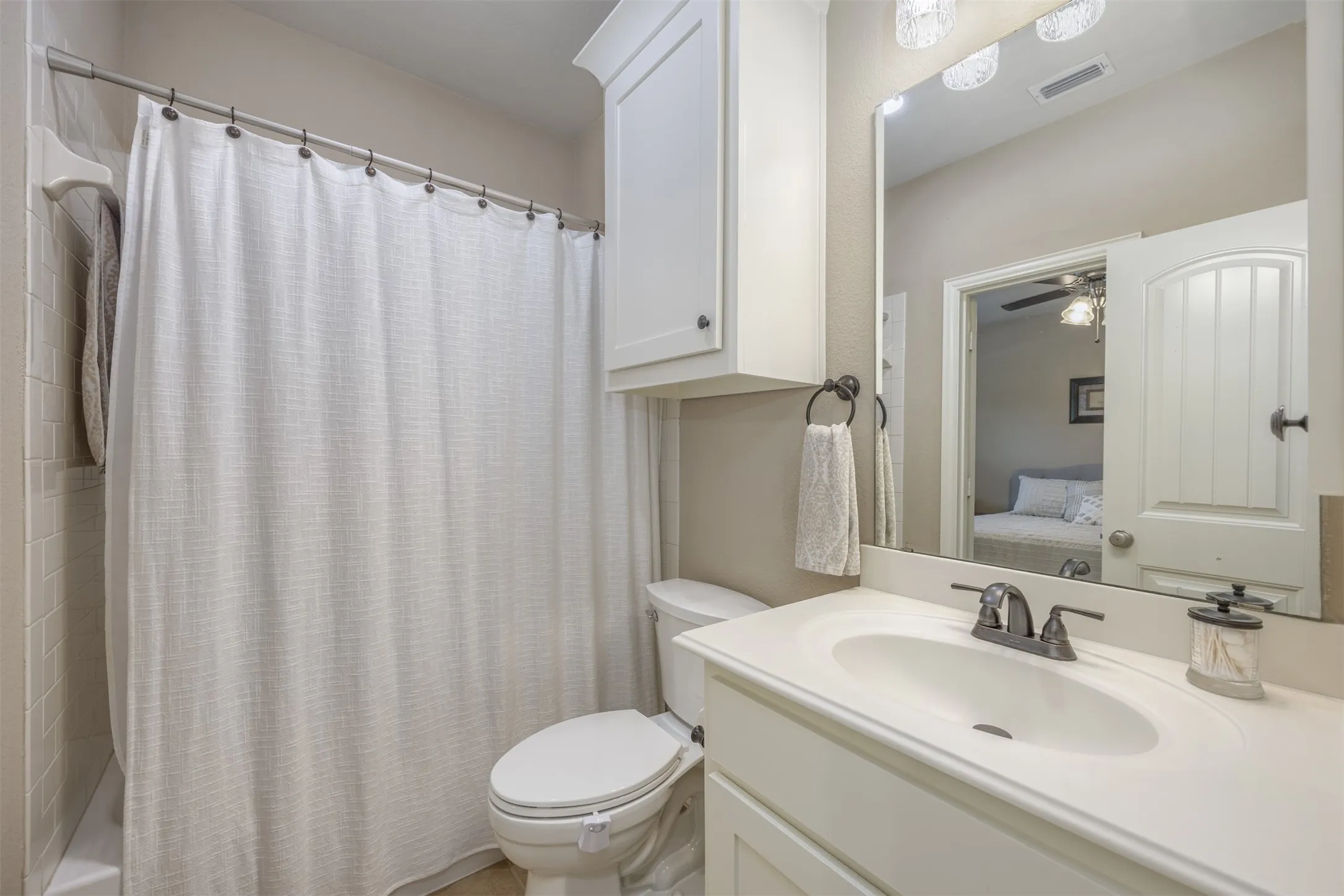 Single Family Residence For Sale in Collin County , 18238 Brighton Green, Dallas, Texas 75252, 3 Bedroom, 4 Bathroom, 2 Garage spaces, 2,778 Sqft, built in 2011, mls#21388199, Real Estate Agent in Dallas, Homes For Sale in Collin county, Homes For Sale in Dallas, Realtor in Dallas Texas, Real Estate Brokerage Independent Realty Texas, Luminita Cordes Realtor
