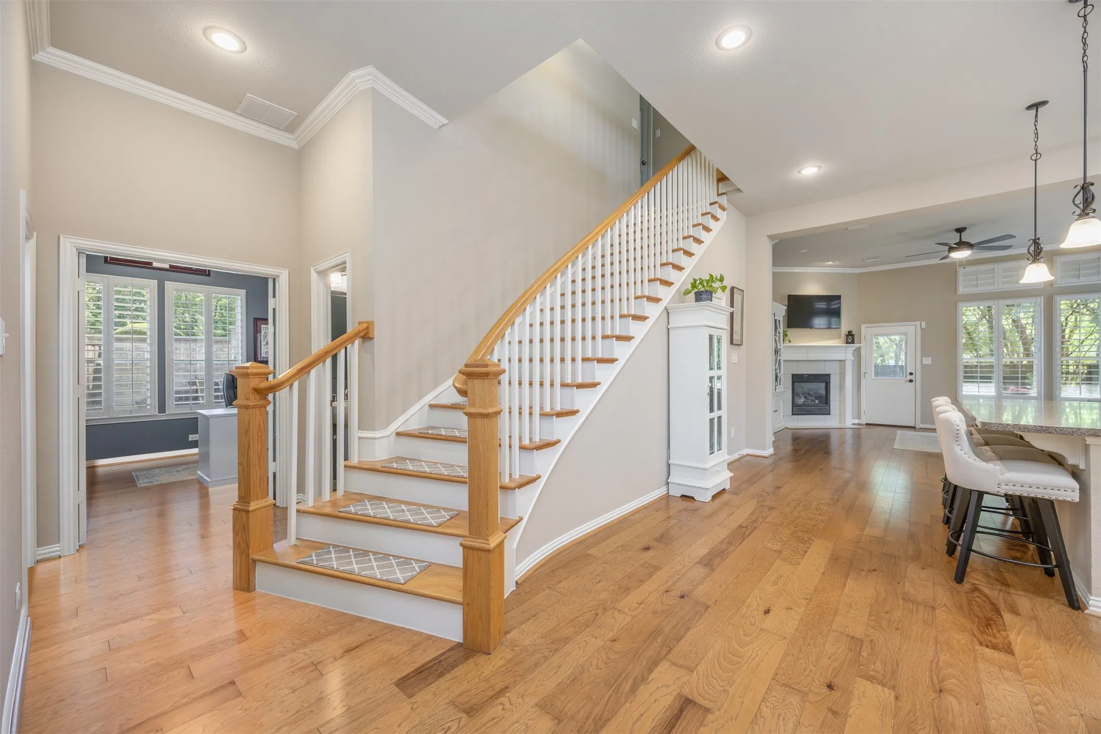 Single Family Residence For Sale in Collin County , 18238 Brighton Green, Dallas, Texas 75252, 3 Bedroom, 4 Bathroom, 2 Garage spaces, 2,778 Sqft, built in 2011, mls#21388199, Real Estate Agent in Dallas, Homes For Sale in Collin county, Homes For Sale in Dallas, Realtor in Dallas Texas, Real Estate Brokerage Independent Realty Texas, Luminita Cordes Realtor