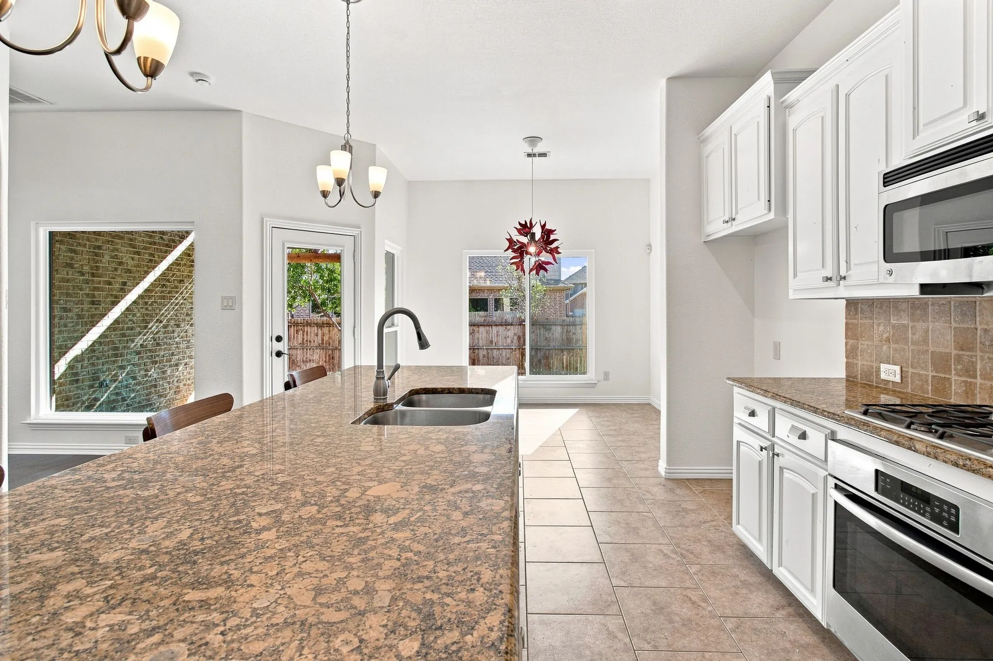 Single Family Residence For Sale in Denton County , 3313 Sombrero Drive, Denton, Texas 76210, 5 Bedroom, 4 Bathroom, 2 Garage spaces, 3,252 Sqft, built in 2013, mls#21390778, Real Estate Agent in Denton, Homes For Sale in Denton county, Homes For Sale in Denton, Realtor in Denton Texas, Real Estate Brokerage Independent Realty Texas, Luminita Cordes Realtor
