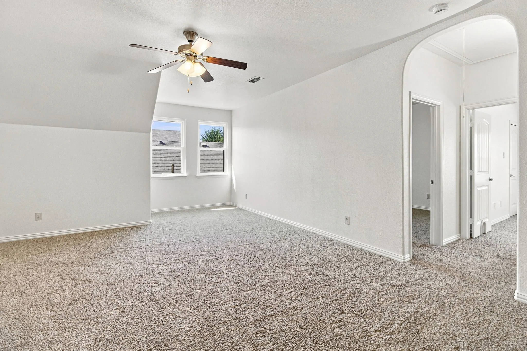 Single Family Residence For Sale in Denton County , 3313 Sombrero Drive, Denton, Texas 76210, 5 Bedroom, 4 Bathroom, 2 Garage spaces, 3,252 Sqft, built in 2013, mls#21390778, Real Estate Agent in Denton, Homes For Sale in Denton county, Homes For Sale in Denton, Realtor in Denton Texas, Real Estate Brokerage Independent Realty Texas, Luminita Cordes Realtor