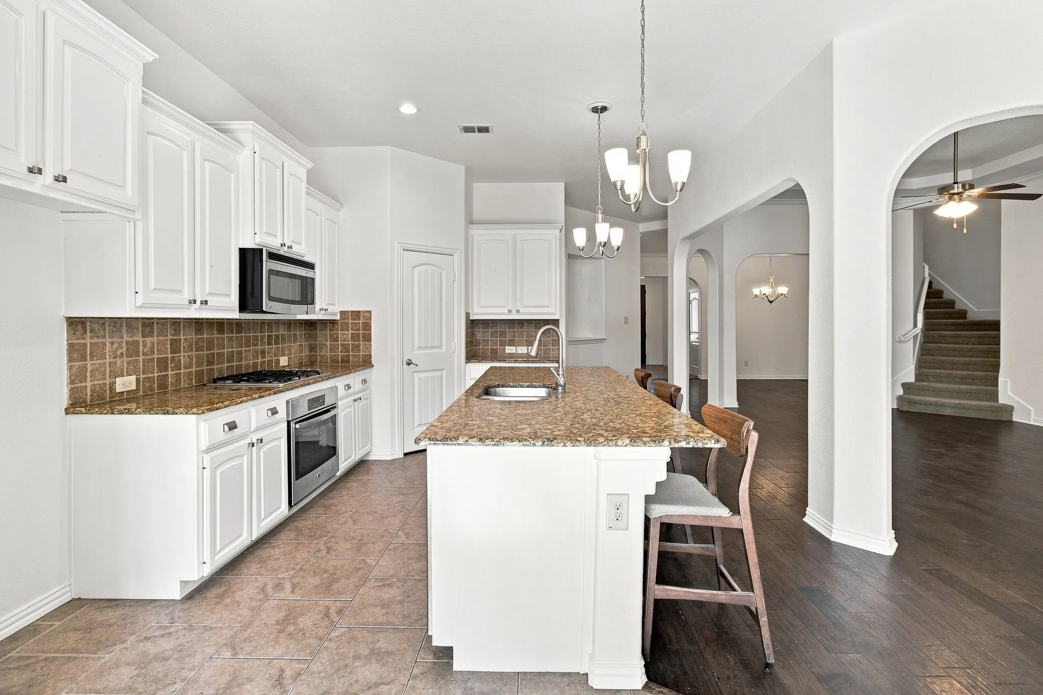 Single Family Residence For Sale in Denton County , 3313 Sombrero Drive, Denton, Texas 76210, 5 Bedroom, 4 Bathroom, 2 Garage spaces, 3,252 Sqft, built in 2013, mls#21390778, Real Estate Agent in Denton, Homes For Sale in Denton county, Homes For Sale in Denton, Realtor in Denton Texas, Real Estate Brokerage Independent Realty Texas, Luminita Cordes Realtor