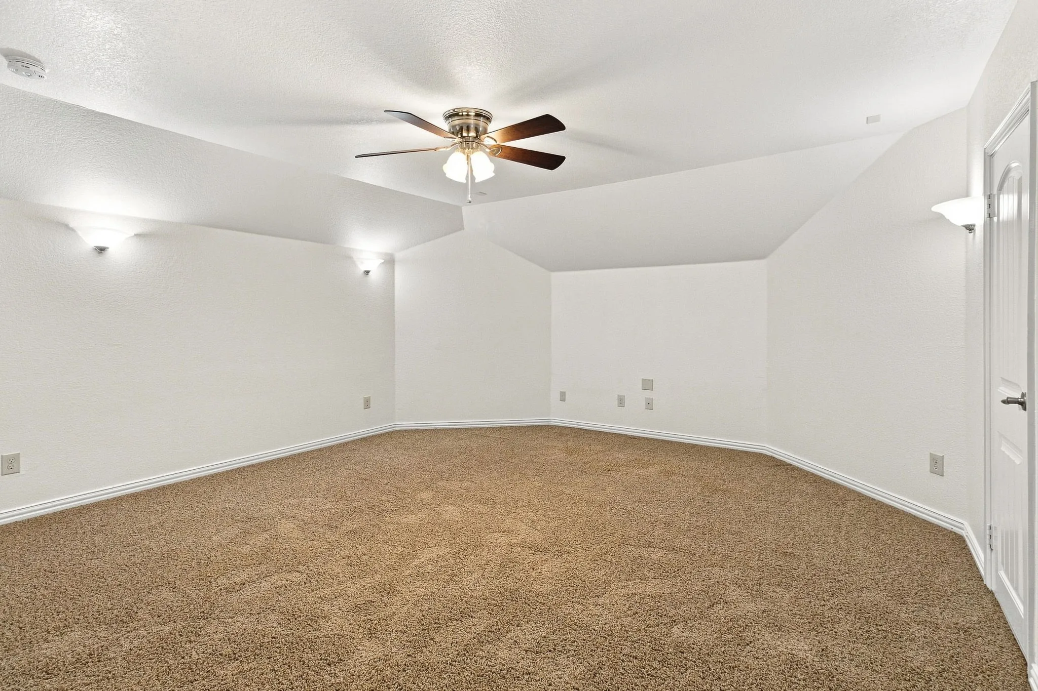 Single Family Residence For Sale in Denton County , 3313 Sombrero Drive, Denton, Texas 76210, 5 Bedroom, 4 Bathroom, 2 Garage spaces, 3,252 Sqft, built in 2013, mls#21390778, Real Estate Agent in Denton, Homes For Sale in Denton county, Homes For Sale in Denton, Realtor in Denton Texas, Real Estate Brokerage Independent Realty Texas, Luminita Cordes Realtor