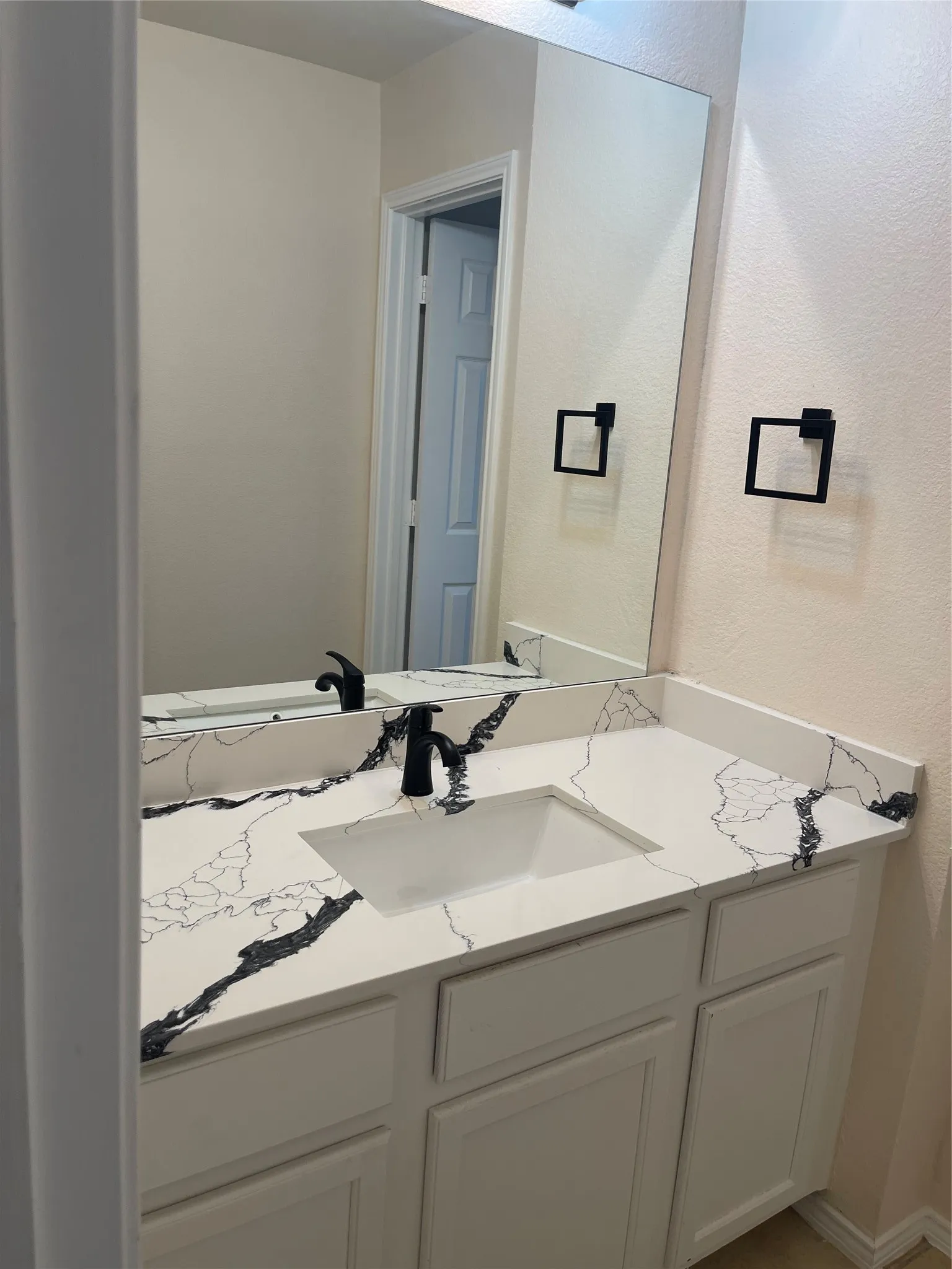Single Family Residence For Sale in Tarrant County , 714 Crockett Drive, Mansfield, Texas 76063, 4 Bedroom, 4 Bathroom, 2 Garage spaces, 3,919 Sqft, built in 2005, mls#21389187, Real Estate Agent in Mansfield, Homes For Sale in Tarrant county, Homes For Sale in Mansfield, Realtor in Mansfield Texas, Real Estate Brokerage Independent Realty Texas, Luminita Cordes Realtor