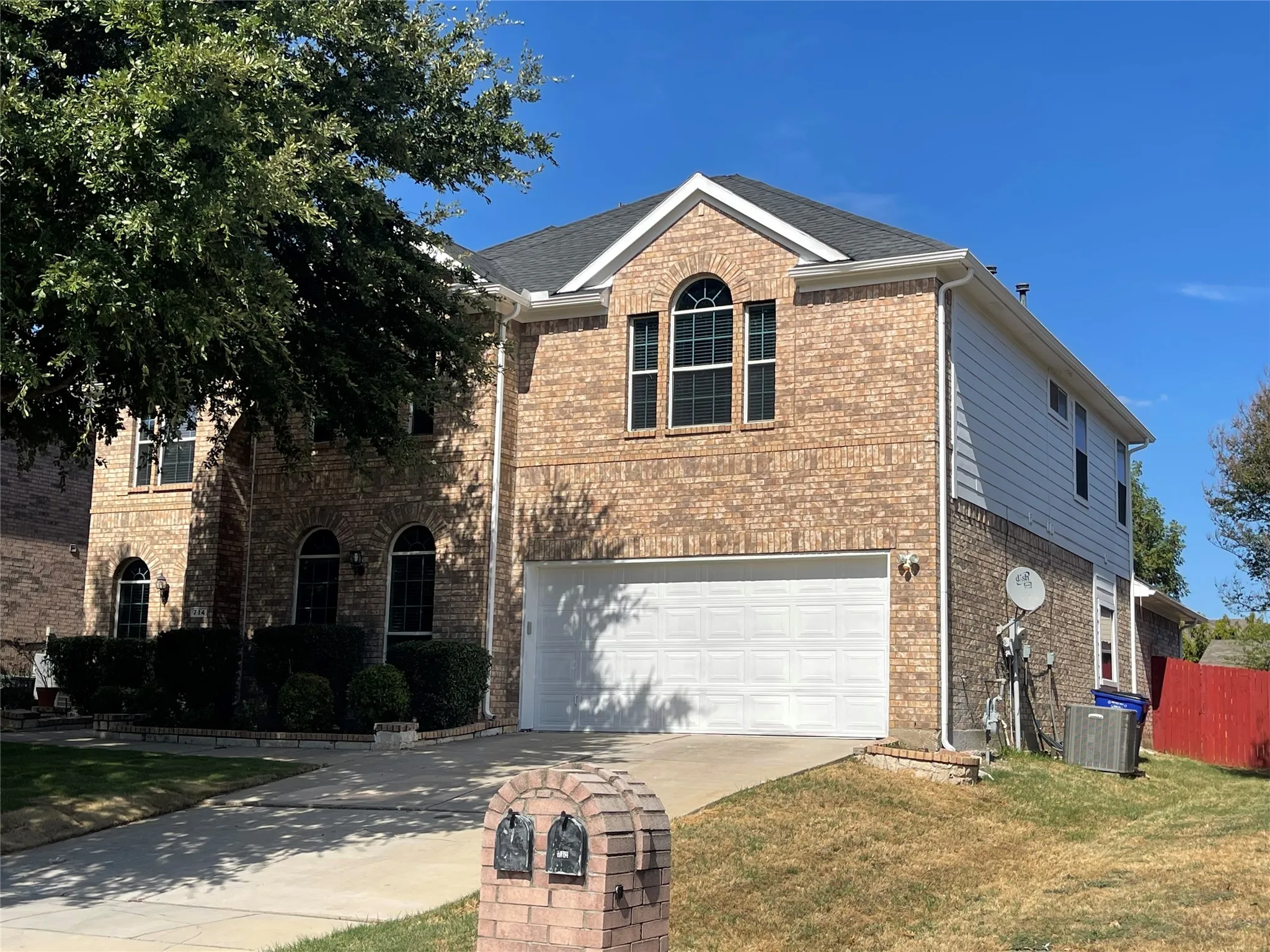 Single Family Residence For Sale in Tarrant County , 714 Crockett Drive, Mansfield, Texas 76063, 4 Bedroom, 4 Bathroom, 2 Garage spaces, 3,919 Sqft, built in 2005, mls#21389187, Real Estate Agent in Mansfield, Homes For Sale in Tarrant county, Homes For Sale in Mansfield, Realtor in Mansfield Texas, Real Estate Brokerage Independent Realty Texas, Luminita Cordes Realtor