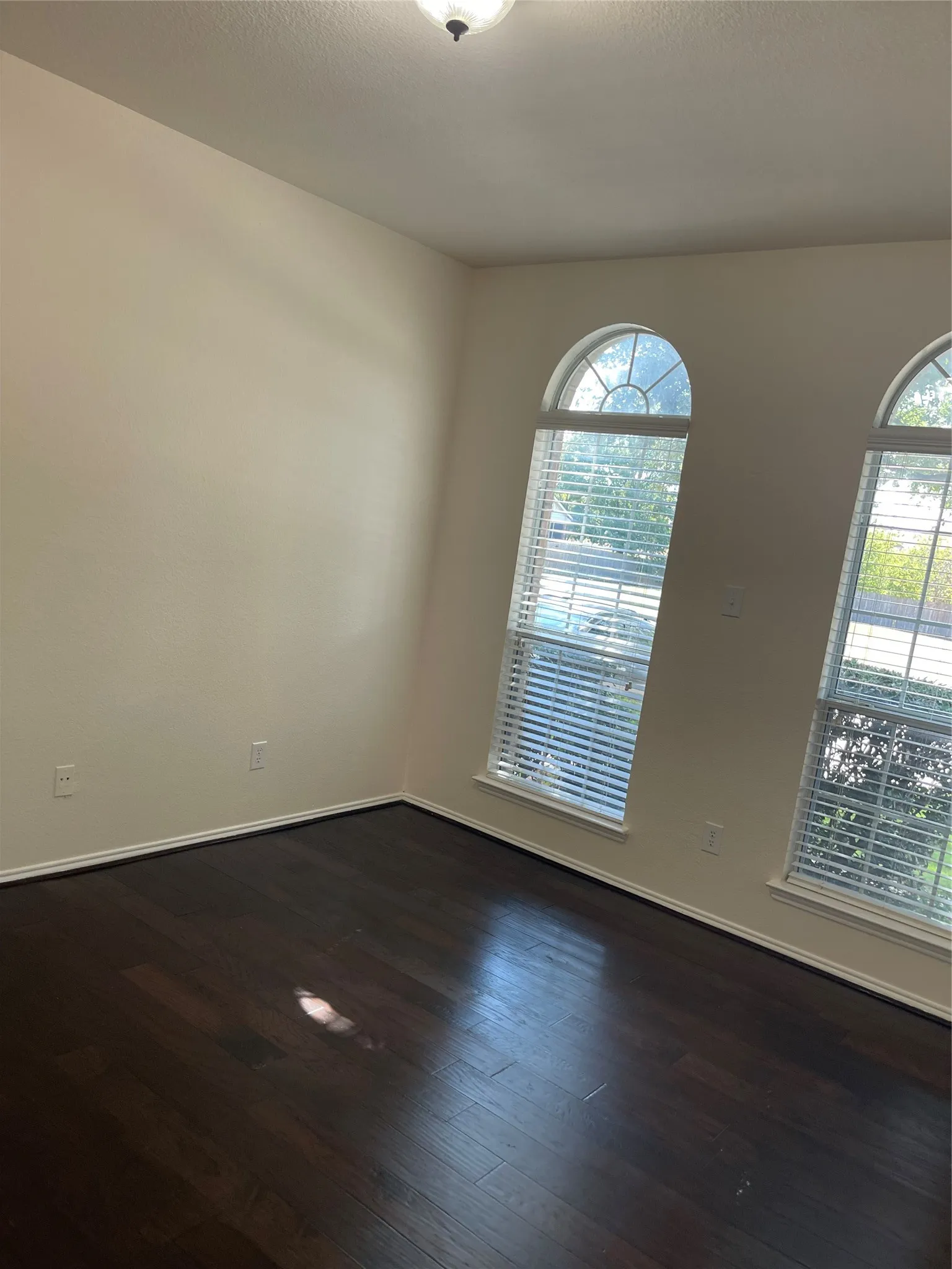 Single Family Residence For Sale in Tarrant County , 714 Crockett Drive, Mansfield, Texas 76063, 4 Bedroom, 4 Bathroom, 2 Garage spaces, 3,919 Sqft, built in 2005, mls#21389187, Real Estate Agent in Mansfield, Homes For Sale in Tarrant county, Homes For Sale in Mansfield, Realtor in Mansfield Texas, Real Estate Brokerage Independent Realty Texas, Luminita Cordes Realtor