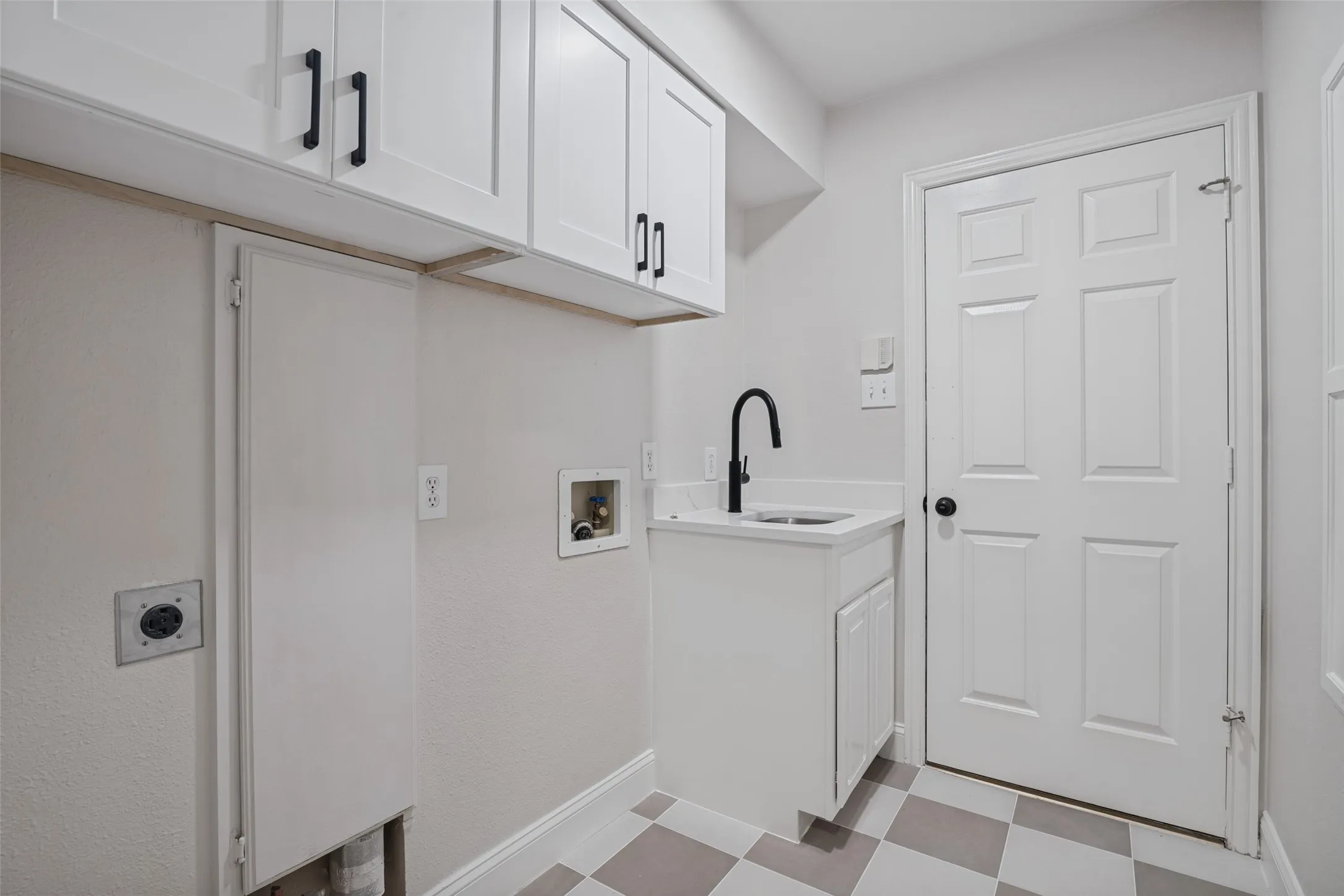 Single Family Residence For Sale in Dallas County , 2907 Bluffview Drive, Garland, Texas 75043, 4 Bedroom, 3 Bathroom, 2 Garage spaces, 2,507 Sqft, built in 1991, mls#21391278, Real Estate Agent in Garland, Homes For Sale in Dallas county, Homes For Sale in Garland, Realtor in Garland Texas, Real Estate Brokerage Independent Realty Texas, Luminita Cordes Realtor