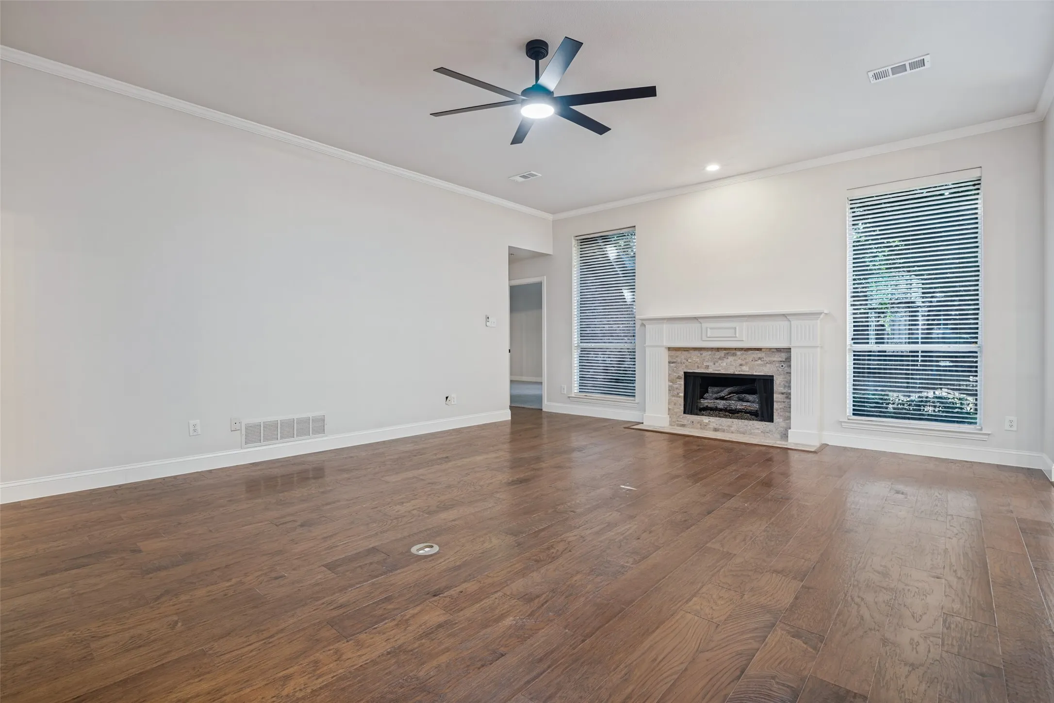 Single Family Residence For Sale in Dallas County , 2907 Bluffview Drive, Garland, Texas 75043, 4 Bedroom, 3 Bathroom, 2 Garage spaces, 2,507 Sqft, built in 1991, mls#21391278, Real Estate Agent in Garland, Homes For Sale in Dallas county, Homes For Sale in Garland, Realtor in Garland Texas, Real Estate Brokerage Independent Realty Texas, Luminita Cordes Realtor