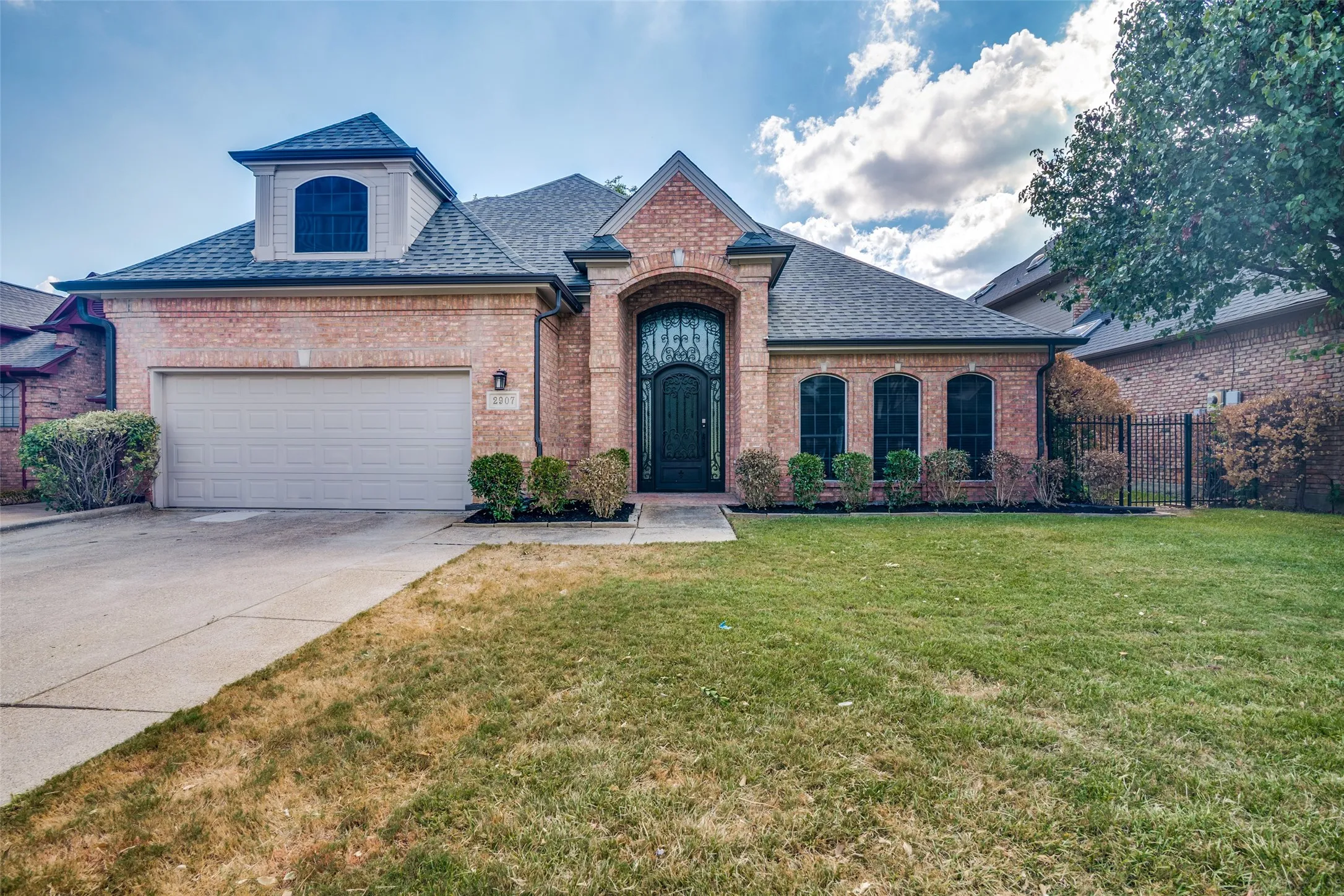 Single Family Residence For Sale in Dallas County , 2907 Bluffview Drive, Garland, Texas 75043, 4 Bedroom, 3 Bathroom, 2 Garage spaces, 2,507 Sqft, built in 1991, mls#21391278, Real Estate Agent in Garland, Homes For Sale in Dallas county, Homes For Sale in Garland, Realtor in Garland Texas, Real Estate Brokerage Independent Realty Texas, Luminita Cordes Realtor