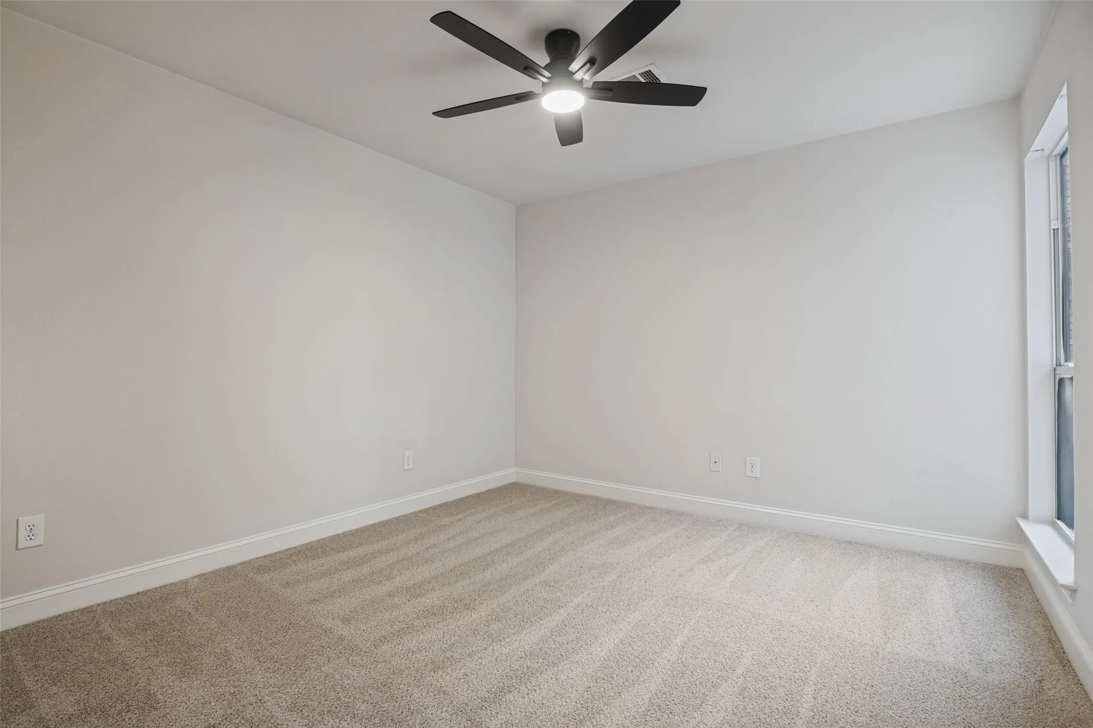 Single Family Residence For Sale in Dallas County , 2907 Bluffview Drive, Garland, Texas 75043, 4 Bedroom, 3 Bathroom, 2 Garage spaces, 2,507 Sqft, built in 1991, mls#21391278, Real Estate Agent in Garland, Homes For Sale in Dallas county, Homes For Sale in Garland, Realtor in Garland Texas, Real Estate Brokerage Independent Realty Texas, Luminita Cordes Realtor