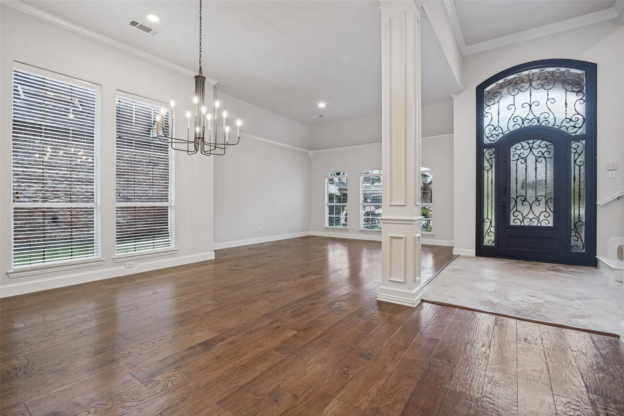 Single Family Residence For Sale in Dallas County , 2907 Bluffview Drive, Garland, Texas 75043, 4 Bedroom, 3 Bathroom, 2 Garage spaces, 2,507 Sqft, built in 1991, mls#21391278, Real Estate Agent in Garland, Homes For Sale in Dallas county, Homes For Sale in Garland, Realtor in Garland Texas, Real Estate Brokerage Independent Realty Texas, Luminita Cordes Realtor