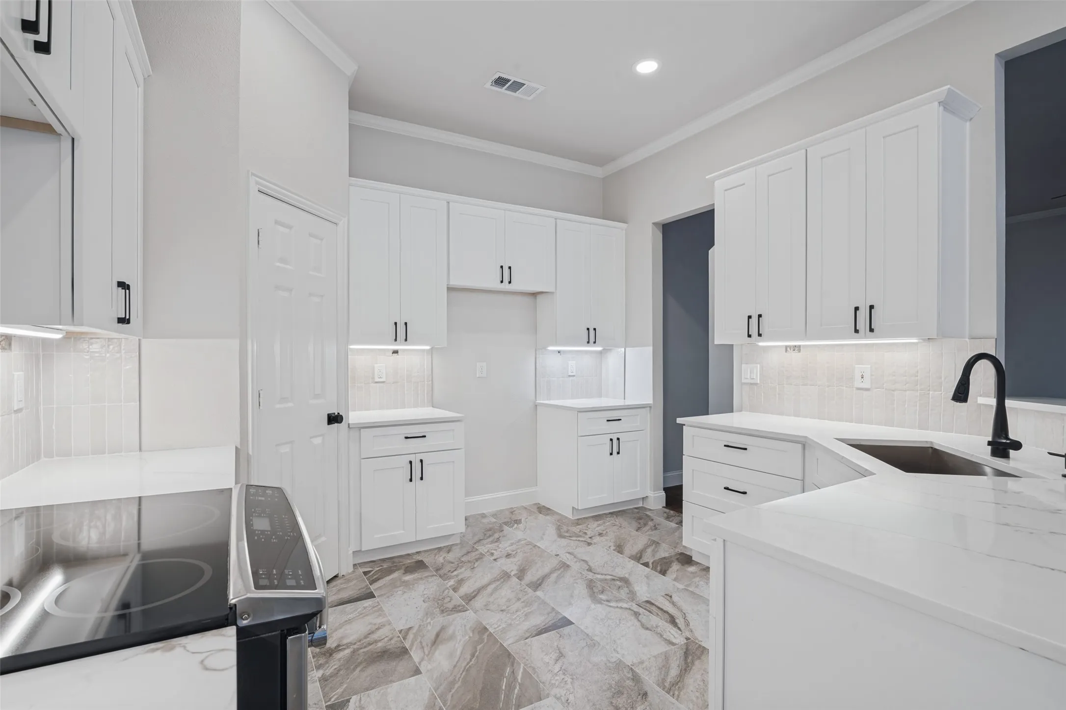 Single Family Residence For Sale in Dallas County , 2907 Bluffview Drive, Garland, Texas 75043, 4 Bedroom, 3 Bathroom, 2 Garage spaces, 2,507 Sqft, built in 1991, mls#21391278, Real Estate Agent in Garland, Homes For Sale in Dallas county, Homes For Sale in Garland, Realtor in Garland Texas, Real Estate Brokerage Independent Realty Texas, Luminita Cordes Realtor