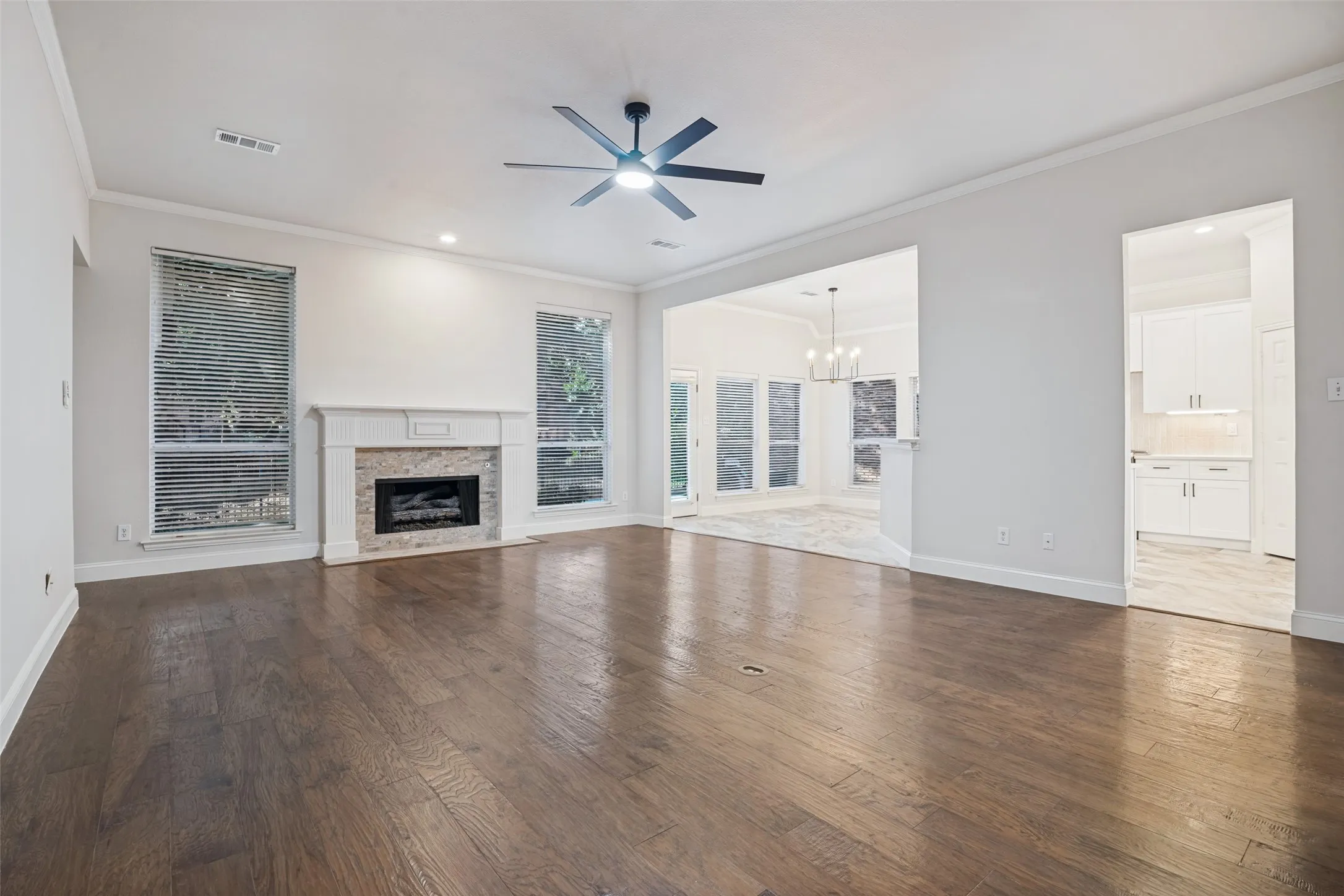 Single Family Residence For Sale in Dallas County , 2907 Bluffview Drive, Garland, Texas 75043, 4 Bedroom, 3 Bathroom, 2 Garage spaces, 2,507 Sqft, built in 1991, mls#21391278, Real Estate Agent in Garland, Homes For Sale in Dallas county, Homes For Sale in Garland, Realtor in Garland Texas, Real Estate Brokerage Independent Realty Texas, Luminita Cordes Realtor