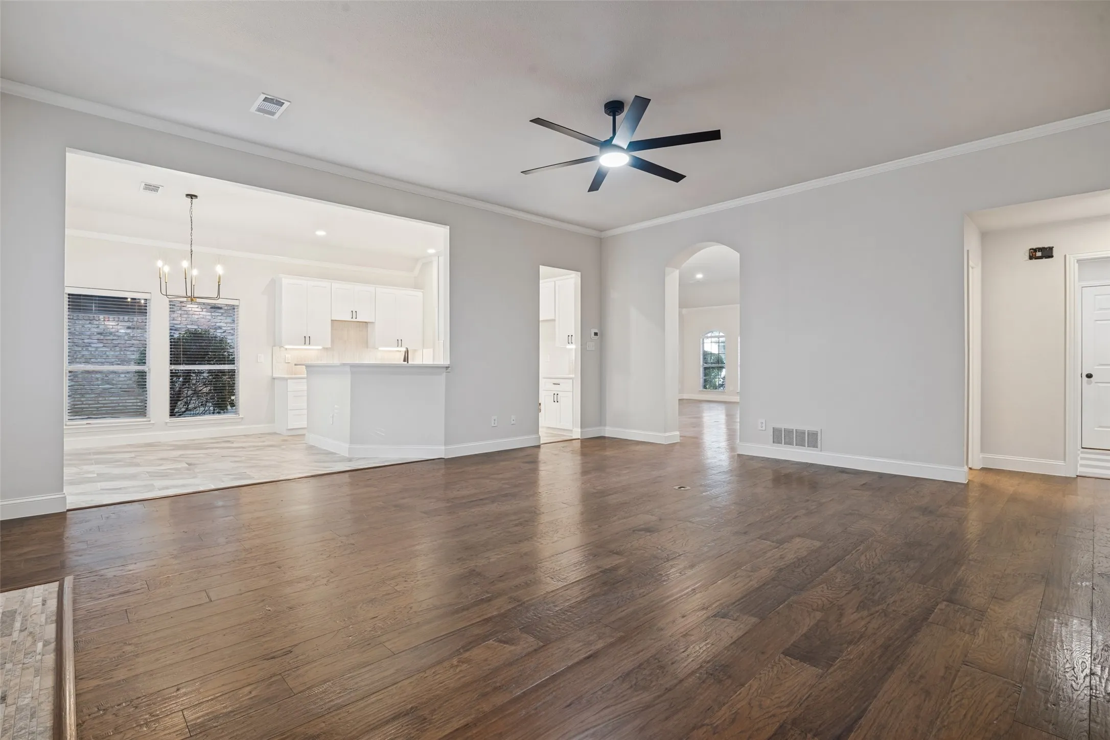 Single Family Residence For Sale in Dallas County , 2907 Bluffview Drive, Garland, Texas 75043, 4 Bedroom, 3 Bathroom, 2 Garage spaces, 2,507 Sqft, built in 1991, mls#21391278, Real Estate Agent in Garland, Homes For Sale in Dallas county, Homes For Sale in Garland, Realtor in Garland Texas, Real Estate Brokerage Independent Realty Texas, Luminita Cordes Realtor
