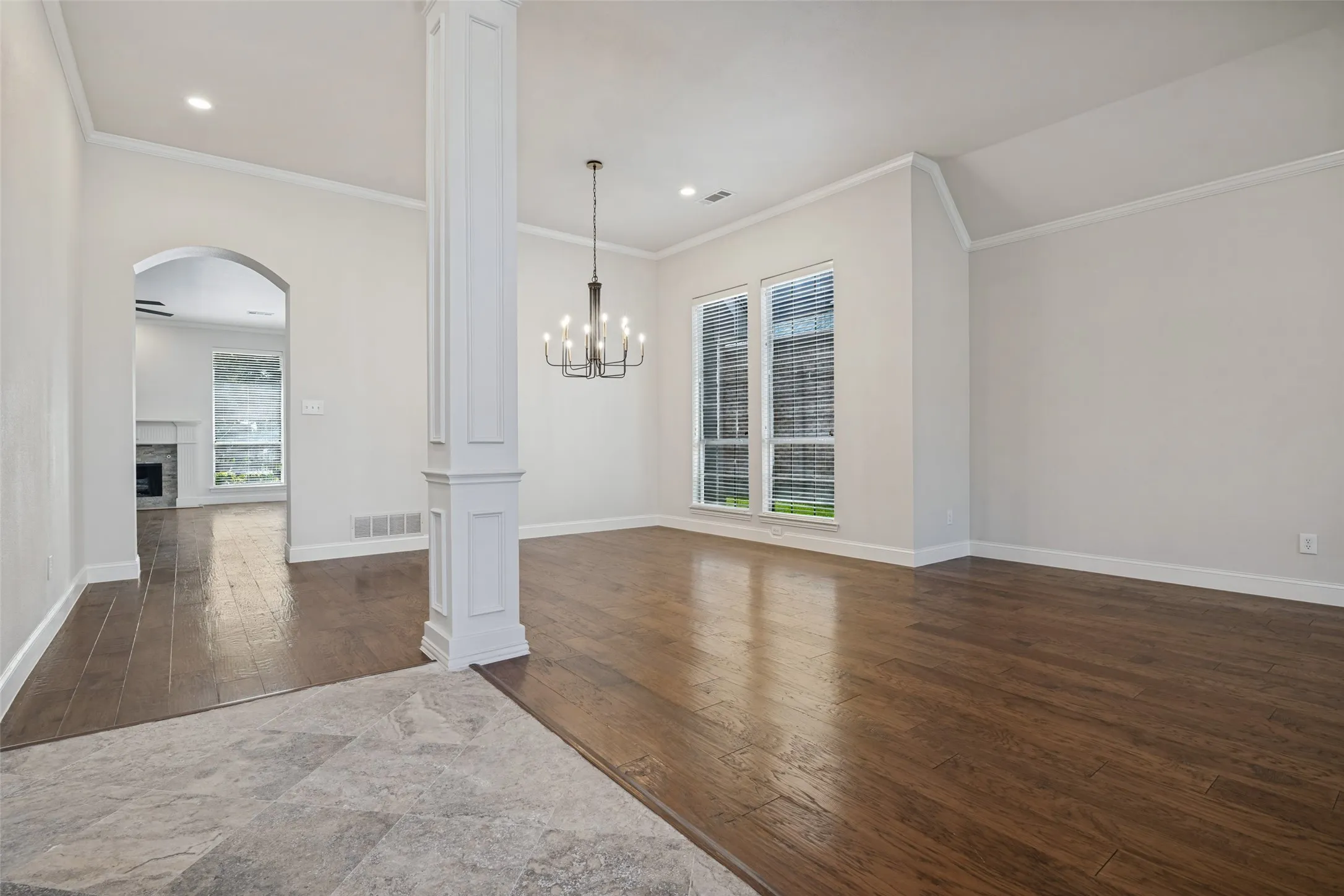 Single Family Residence For Sale in Dallas County , 2907 Bluffview Drive, Garland, Texas 75043, 4 Bedroom, 3 Bathroom, 2 Garage spaces, 2,507 Sqft, built in 1991, mls#21391278, Real Estate Agent in Garland, Homes For Sale in Dallas county, Homes For Sale in Garland, Realtor in Garland Texas, Real Estate Brokerage Independent Realty Texas, Luminita Cordes Realtor
