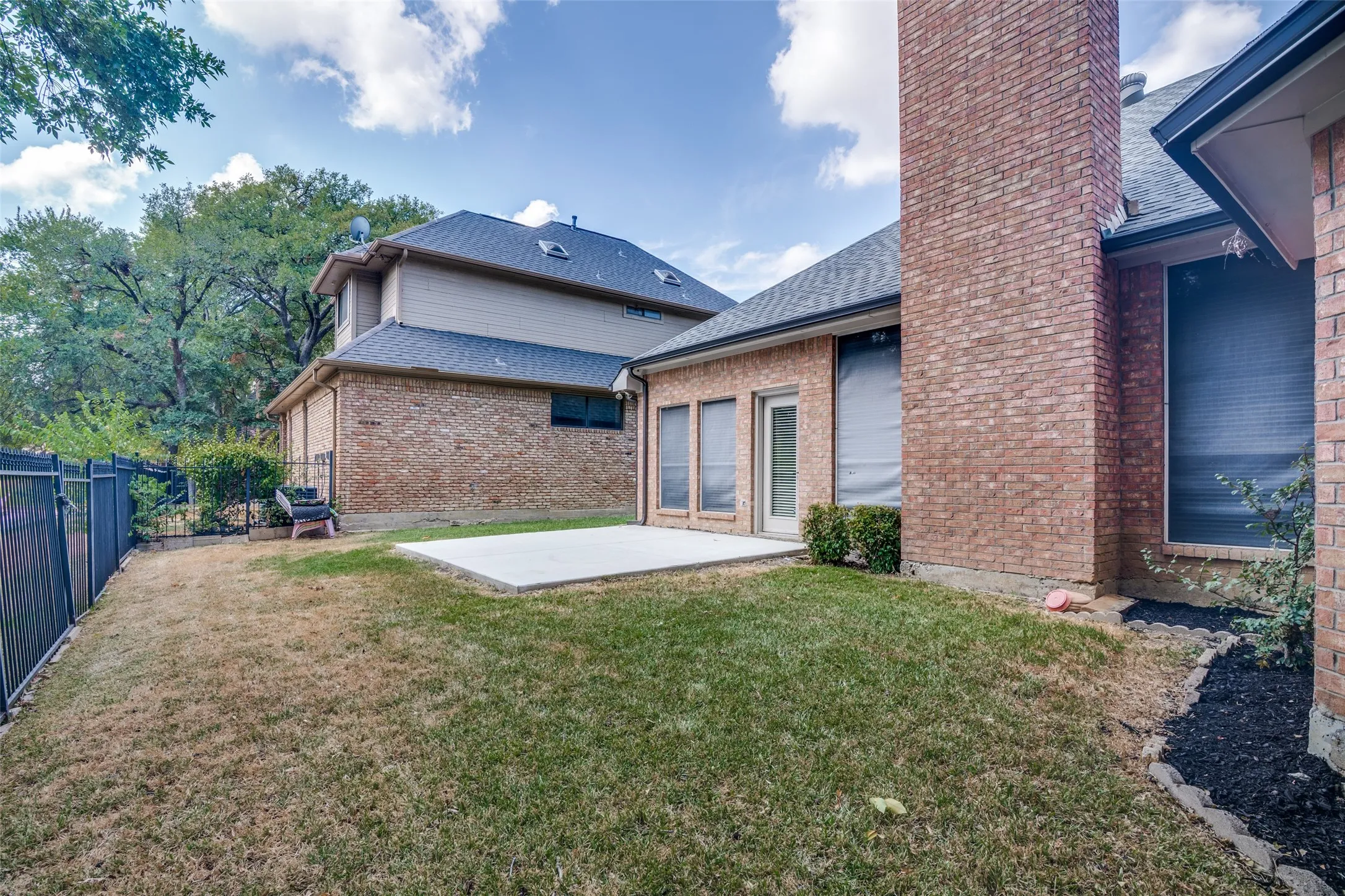 Single Family Residence For Sale in Dallas County , 2907 Bluffview Drive, Garland, Texas 75043, 4 Bedroom, 3 Bathroom, 2 Garage spaces, 2,507 Sqft, built in 1991, mls#21391278, Real Estate Agent in Garland, Homes For Sale in Dallas county, Homes For Sale in Garland, Realtor in Garland Texas, Real Estate Brokerage Independent Realty Texas, Luminita Cordes Realtor
