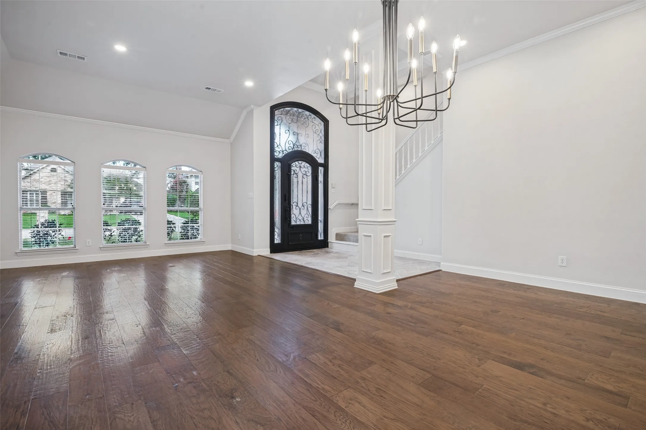 Single Family Residence For Sale in Dallas County , 2907 Bluffview Drive, Garland, Texas 75043, 4 Bedroom, 3 Bathroom, 2 Garage spaces, 2,507 Sqft, built in 1991, mls#21391278, Real Estate Agent in Garland, Homes For Sale in Dallas county, Homes For Sale in Garland, Realtor in Garland Texas, Real Estate Brokerage Independent Realty Texas, Luminita Cordes Realtor