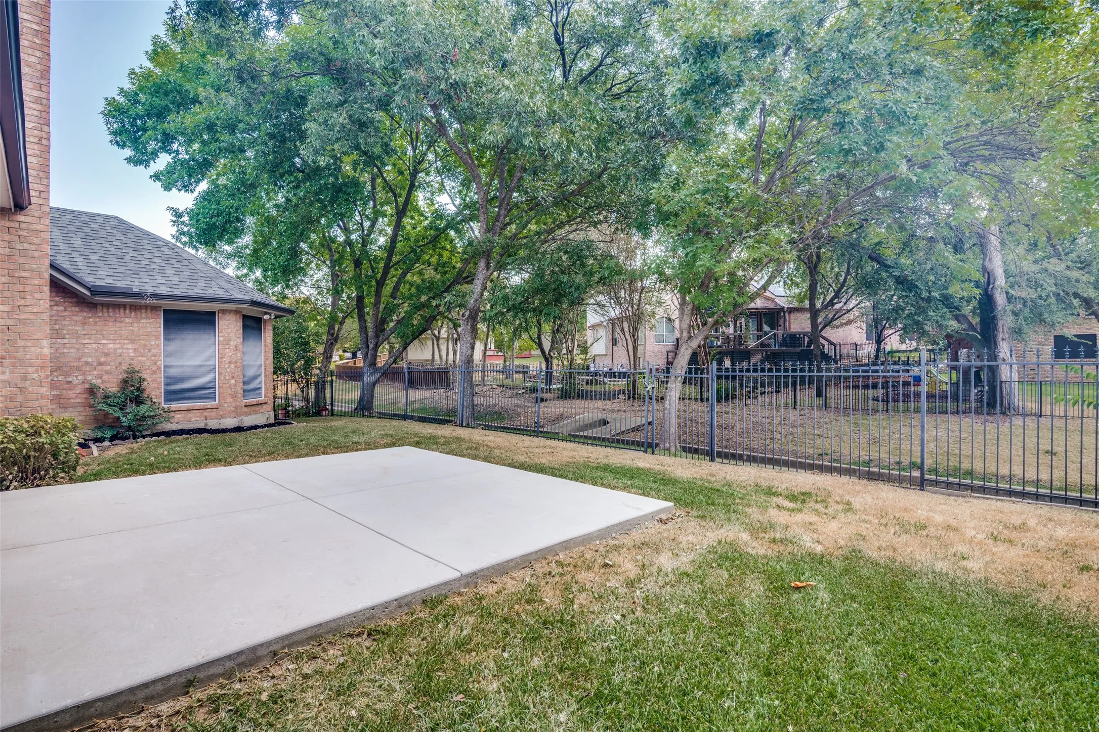 Single Family Residence For Sale in Dallas County , 2907 Bluffview Drive, Garland, Texas 75043, 4 Bedroom, 3 Bathroom, 2 Garage spaces, 2,507 Sqft, built in 1991, mls#21391278, Real Estate Agent in Garland, Homes For Sale in Dallas county, Homes For Sale in Garland, Realtor in Garland Texas, Real Estate Brokerage Independent Realty Texas, Luminita Cordes Realtor