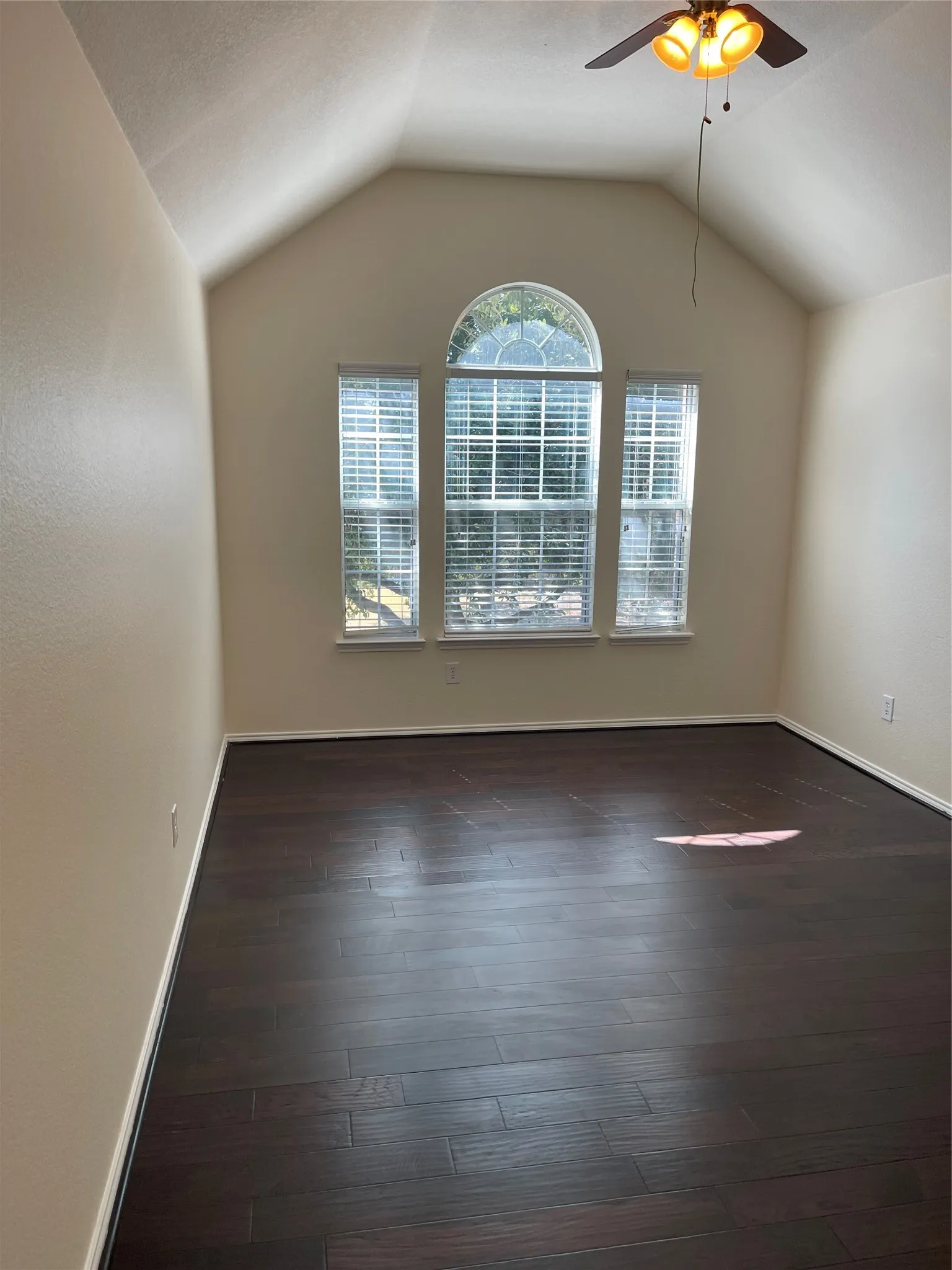 Single Family Residence For Rent in Tarrant County , 714 Crockett Drive, Mansfield, Texas 76063, 4 Bedroom, 4 Bathroom, 2 Garage spaces, 3,919 Sqft, built in 2005, mls#21391281, Real Estate Agent in Mansfield, Homes For Rent in Tarrant county, Homes For Rent in Mansfield, Realtor in Mansfield Texas, Real Estate Brokerage Independent Realty Texas, Luminita Cordes Realtor