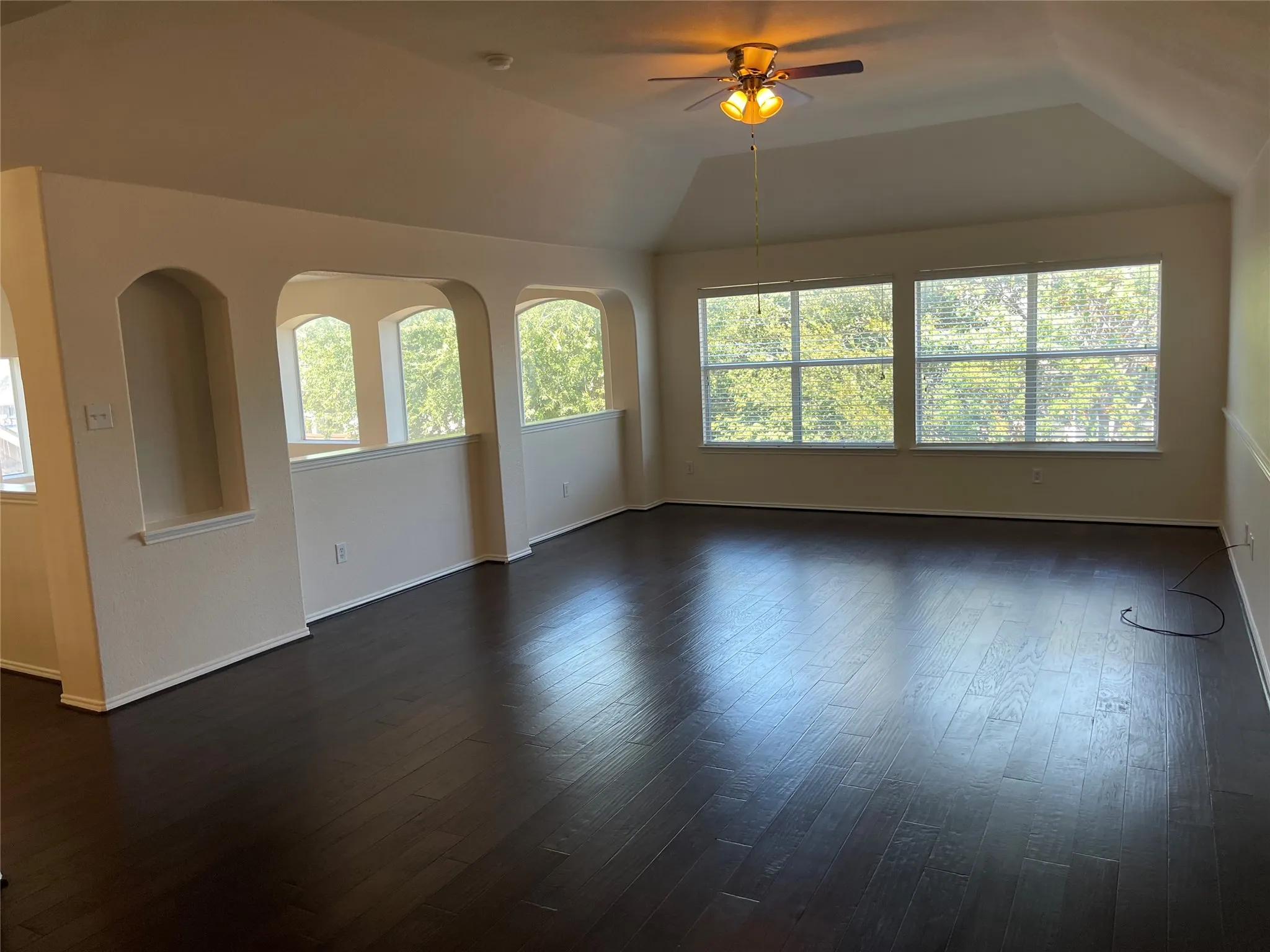 Single Family Residence For Rent in Tarrant County , 714 Crockett Drive, Mansfield, Texas 76063, 4 Bedroom, 4 Bathroom, 2 Garage spaces, 3,919 Sqft, built in 2005, mls#21391281, Real Estate Agent in Mansfield, Homes For Rent in Tarrant county, Homes For Rent in Mansfield, Realtor in Mansfield Texas, Real Estate Brokerage Independent Realty Texas, Luminita Cordes Realtor