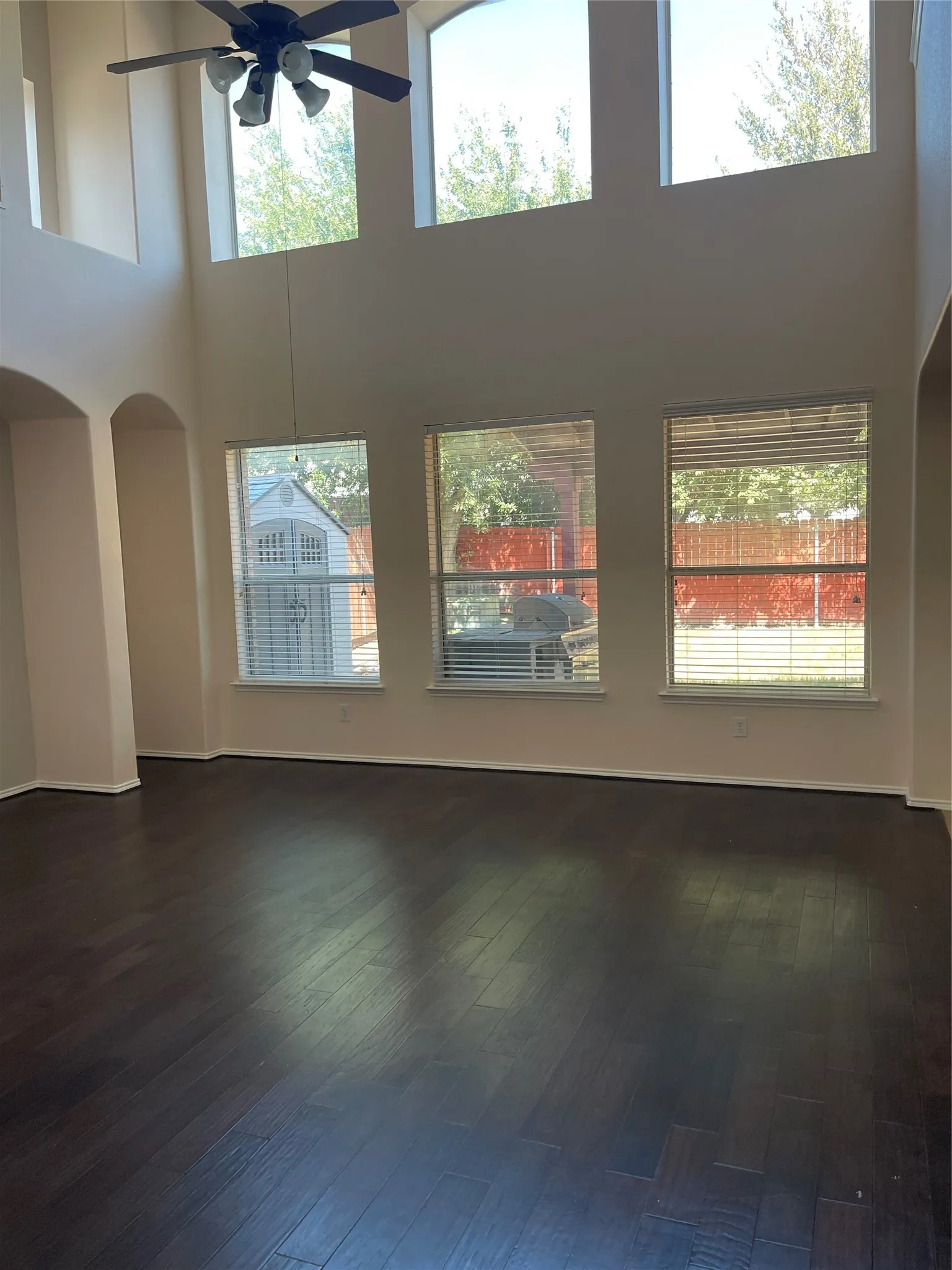 Single Family Residence For Rent in Tarrant County , 714 Crockett Drive, Mansfield, Texas 76063, 4 Bedroom, 4 Bathroom, 2 Garage spaces, 3,919 Sqft, built in 2005, mls#21391281, Real Estate Agent in Mansfield, Homes For Rent in Tarrant county, Homes For Rent in Mansfield, Realtor in Mansfield Texas, Real Estate Brokerage Independent Realty Texas, Luminita Cordes Realtor