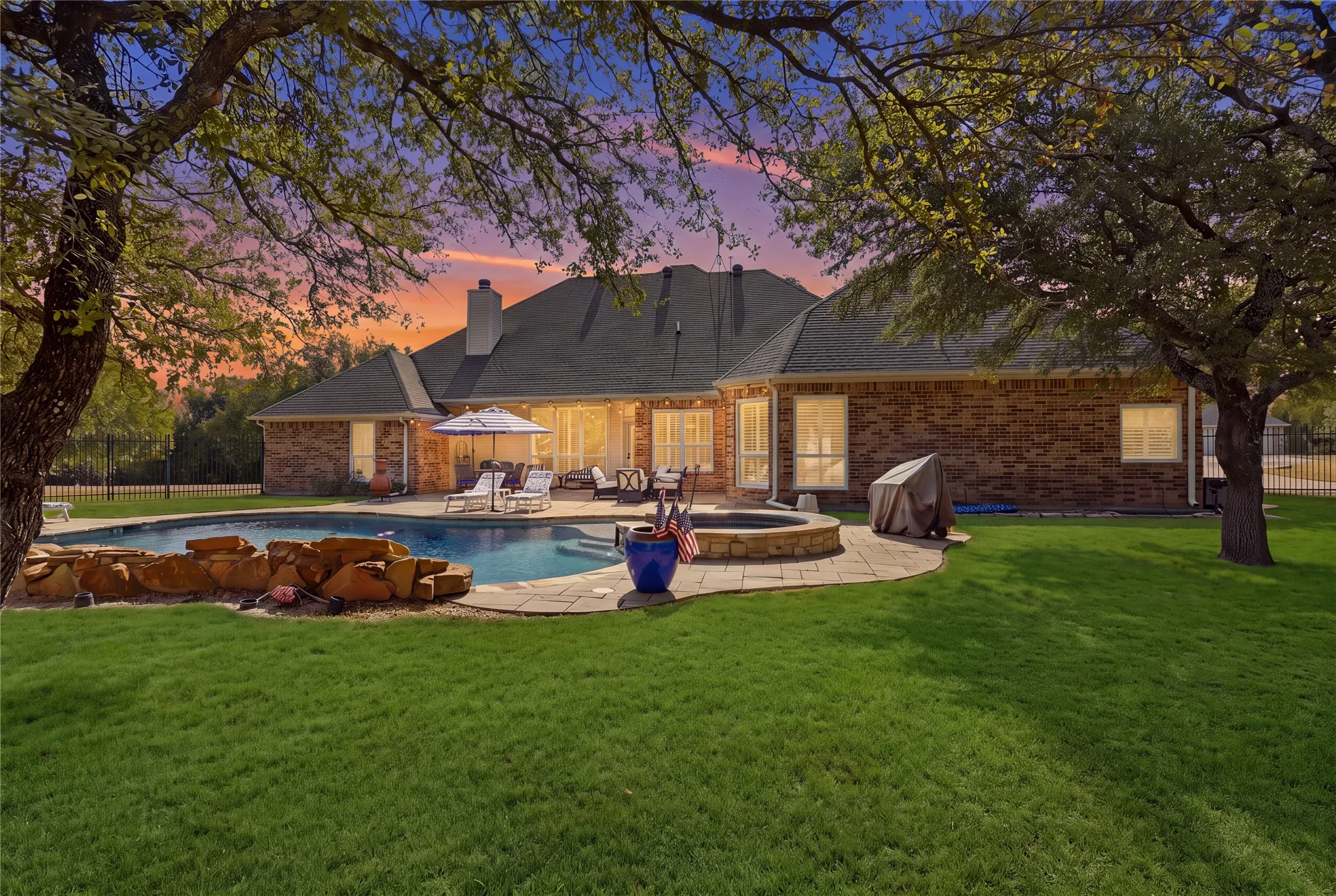 Single Family Residence For Sale in Parker County , 199 Deer Creek Drive, Aledo, Texas 76008, 4 Bedroom, 4 Bathroom, 3 Garage spaces, 3,000 Sqft, built in 2005, mls#21390449, Real Estate Agent in Aledo, Homes For Sale in Parker county, Homes For Sale in Aledo, Realtor in Aledo Texas, Real Estate Brokerage Independent Realty Texas, Luminita Cordes Realtor