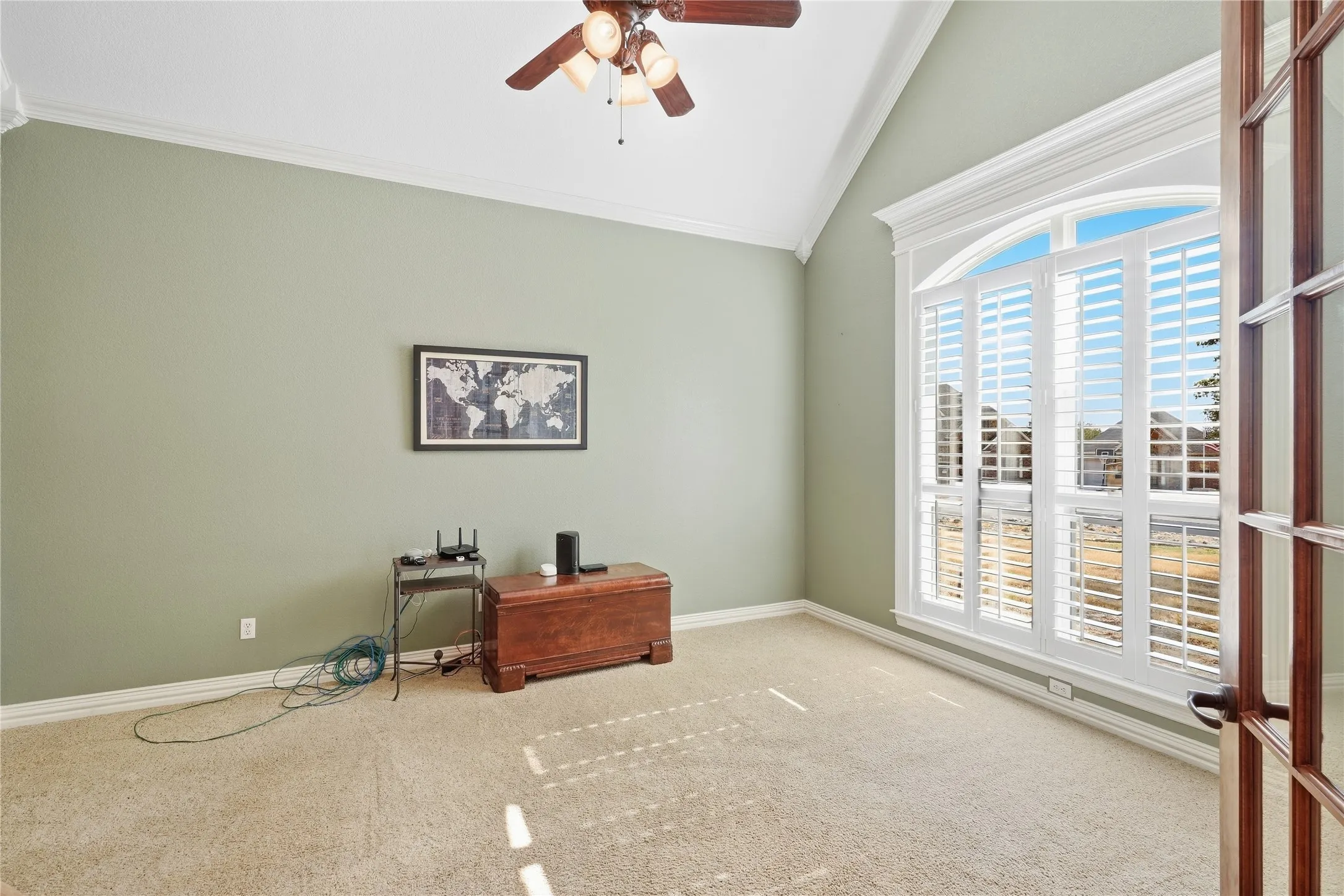 Large Bonus Room at the front of the house could be a second living, offices kids study areas and much more.