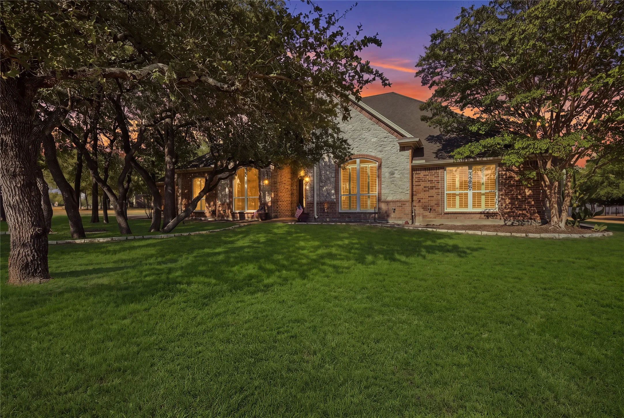 Single Family Residence For Sale in Parker County , 199 Deer Creek Drive, Aledo, Texas 76008, 4 Bedroom, 4 Bathroom, 3 Garage spaces, 3,000 Sqft, built in 2005, mls#21390449, Real Estate Agent in Aledo, Homes For Sale in Parker county, Homes For Sale in Aledo, Realtor in Aledo Texas, Real Estate Brokerage Independent Realty Texas, Luminita Cordes Realtor