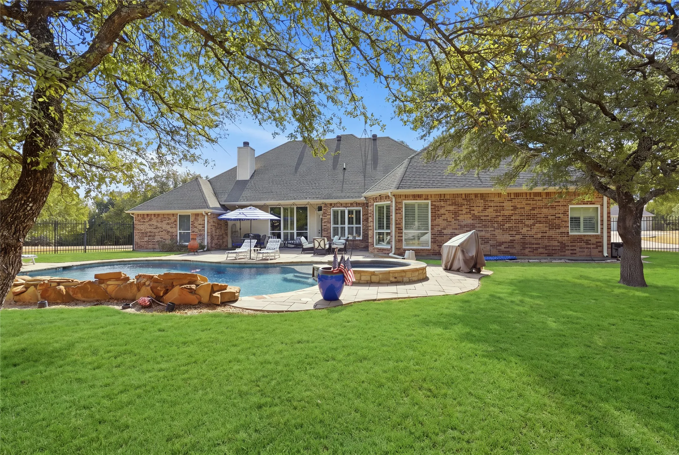 Single Family Residence For Sale in Parker County , 199 Deer Creek Drive, Aledo, Texas 76008, 4 Bedroom, 4 Bathroom, 3 Garage spaces, 3,000 Sqft, built in 2005, mls#21390449, Real Estate Agent in Aledo, Homes For Sale in Parker county, Homes For Sale in Aledo, Realtor in Aledo Texas, Real Estate Brokerage Independent Realty Texas, Luminita Cordes Realtor