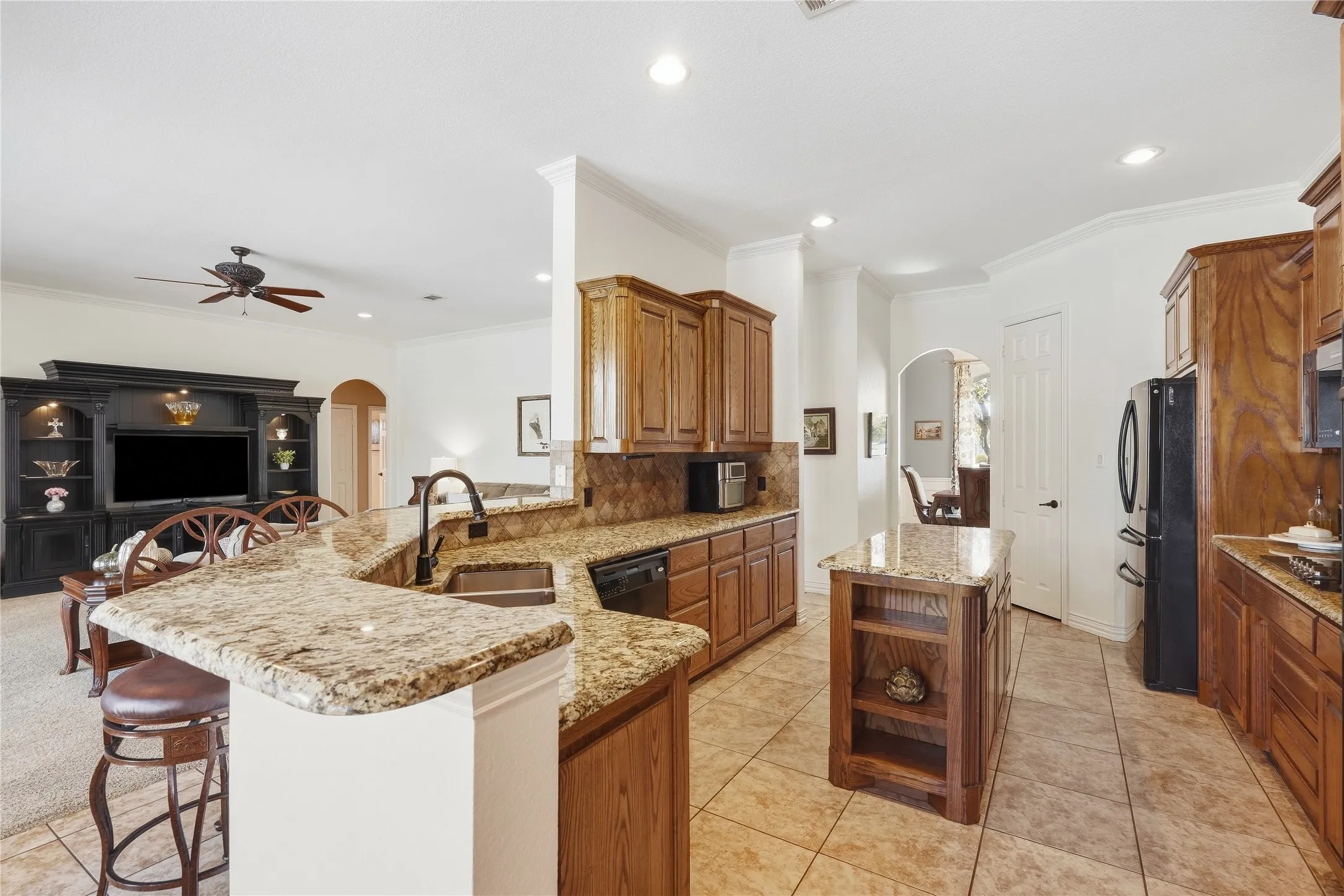 Single Family Residence For Sale in Parker County , 199 Deer Creek Drive, Aledo, Texas 76008, 4 Bedroom, 4 Bathroom, 3 Garage spaces, 3,000 Sqft, built in 2005, mls#21390449, Real Estate Agent in Aledo, Homes For Sale in Parker county, Homes For Sale in Aledo, Realtor in Aledo Texas, Real Estate Brokerage Independent Realty Texas, Luminita Cordes Realtor