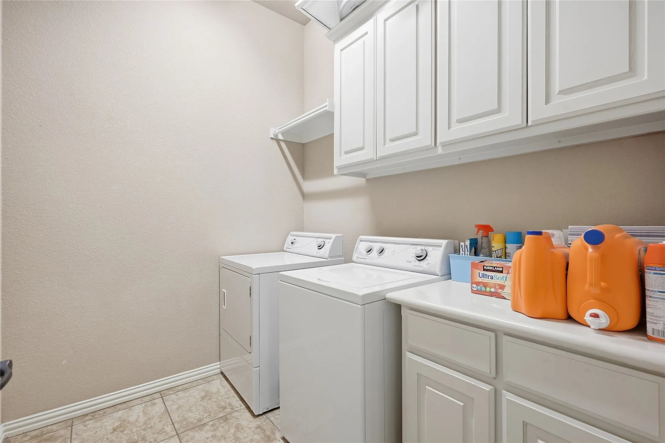 Nice size Utility room off the kitchen area