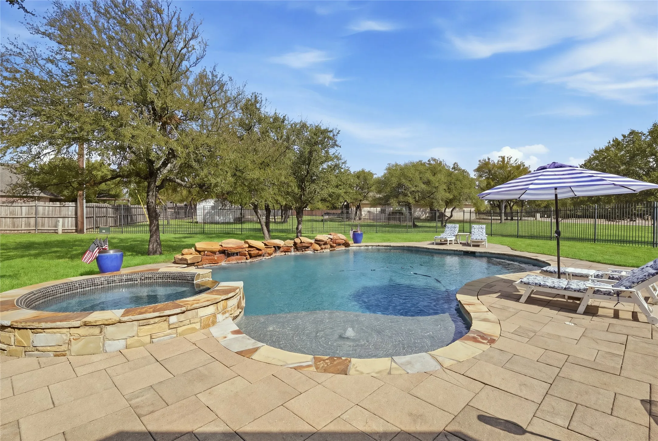 Single Family Residence For Sale in Parker County , 199 Deer Creek Drive, Aledo, Texas 76008, 4 Bedroom, 4 Bathroom, 3 Garage spaces, 3,000 Sqft, built in 2005, mls#21390449, Real Estate Agent in Aledo, Homes For Sale in Parker county, Homes For Sale in Aledo, Realtor in Aledo Texas, Real Estate Brokerage Independent Realty Texas, Luminita Cordes Realtor