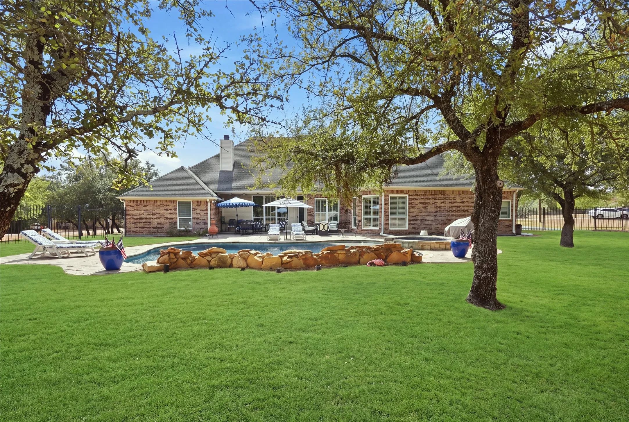 Single Family Residence For Sale in Parker County , 199 Deer Creek Drive, Aledo, Texas 76008, 4 Bedroom, 4 Bathroom, 3 Garage spaces, 3,000 Sqft, built in 2005, mls#21390449, Real Estate Agent in Aledo, Homes For Sale in Parker county, Homes For Sale in Aledo, Realtor in Aledo Texas, Real Estate Brokerage Independent Realty Texas, Luminita Cordes Realtor