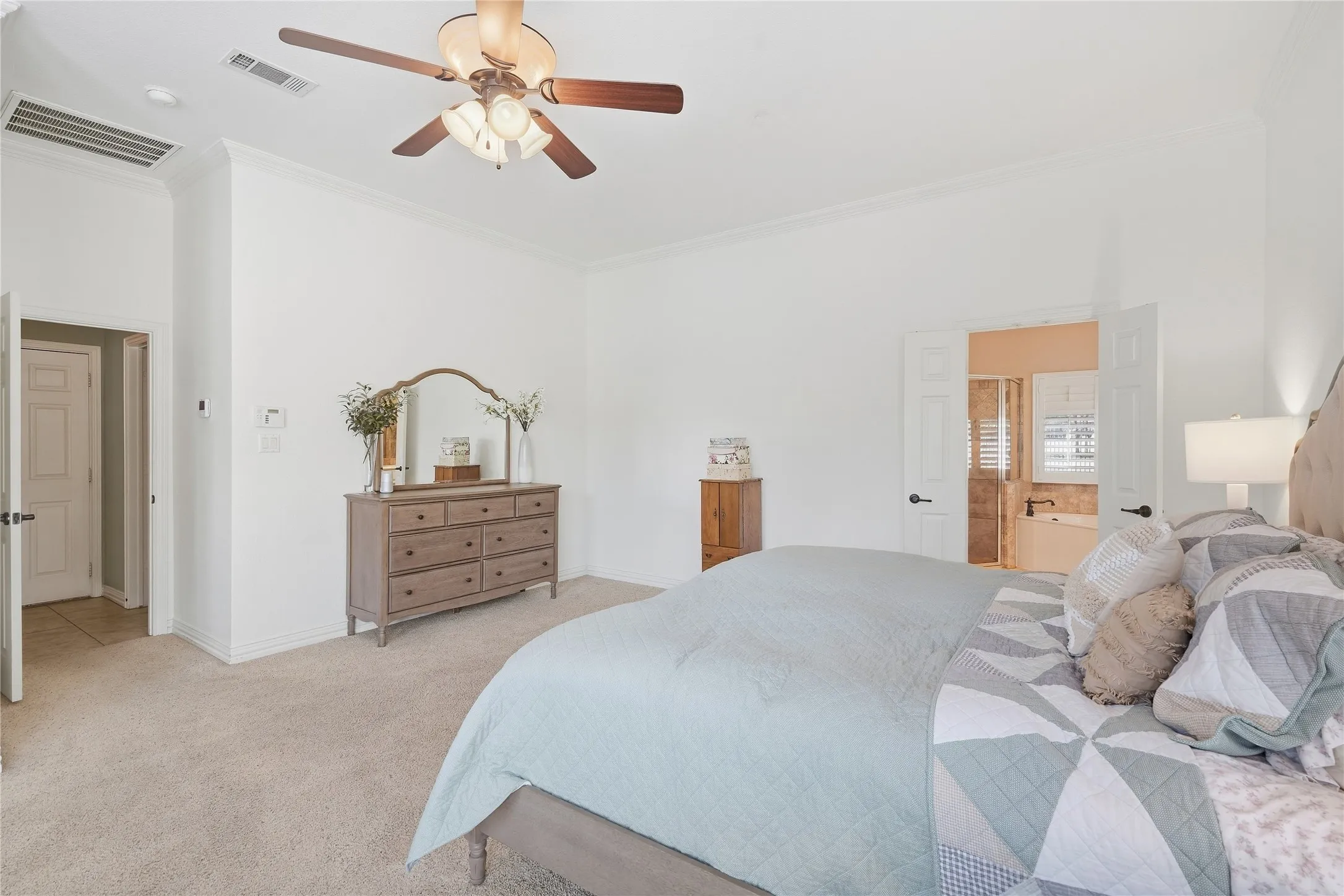 Single Family Residence For Sale in Parker County , 199 Deer Creek Drive, Aledo, Texas 76008, 4 Bedroom, 4 Bathroom, 3 Garage spaces, 3,000 Sqft, built in 2005, mls#21390449, Real Estate Agent in Aledo, Homes For Sale in Parker county, Homes For Sale in Aledo, Realtor in Aledo Texas, Real Estate Brokerage Independent Realty Texas, Luminita Cordes Realtor