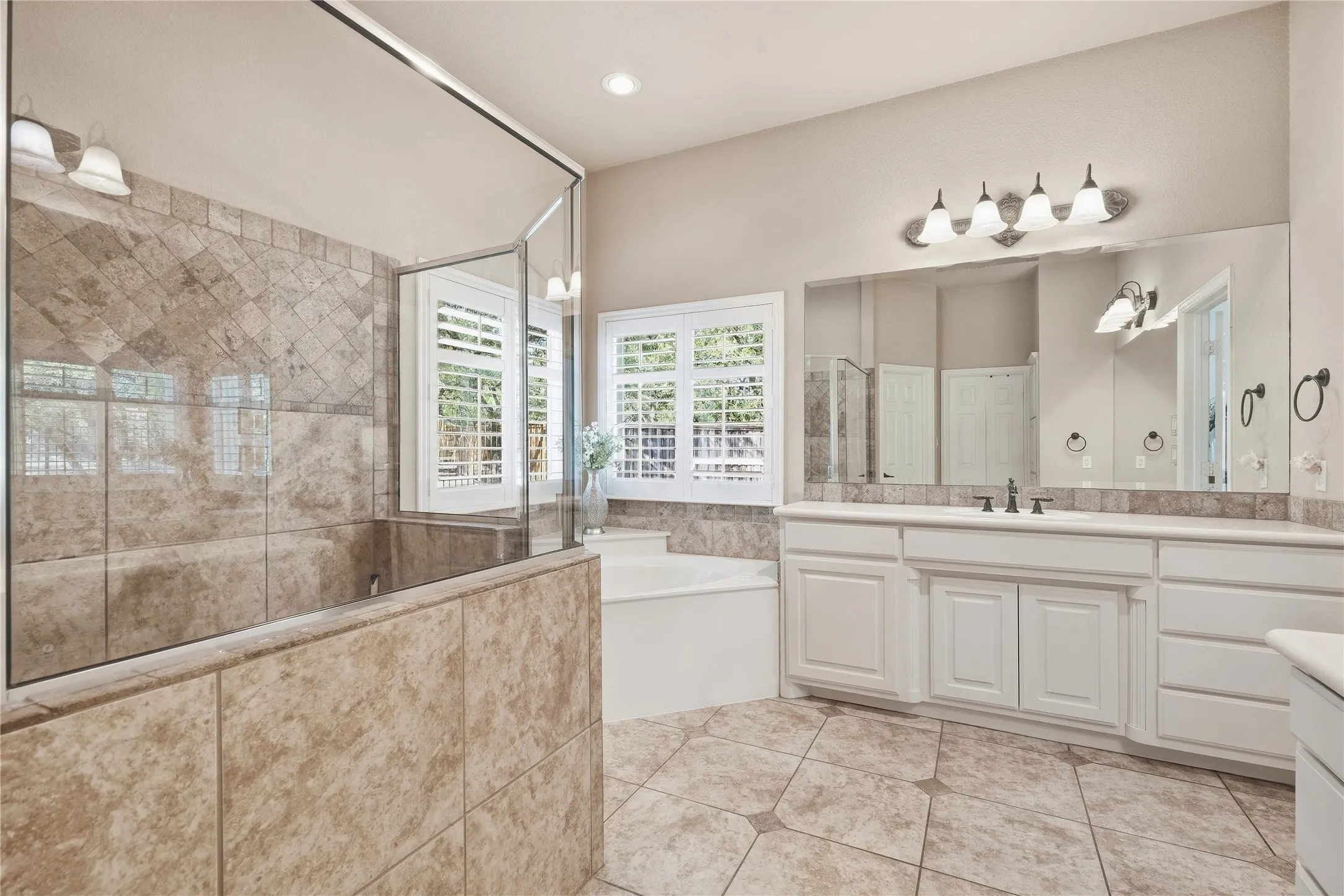 Single Family Residence For Sale in Parker County , 199 Deer Creek Drive, Aledo, Texas 76008, 4 Bedroom, 4 Bathroom, 3 Garage spaces, 3,000 Sqft, built in 2005, mls#21390449, Real Estate Agent in Aledo, Homes For Sale in Parker county, Homes For Sale in Aledo, Realtor in Aledo Texas, Real Estate Brokerage Independent Realty Texas, Luminita Cordes Realtor