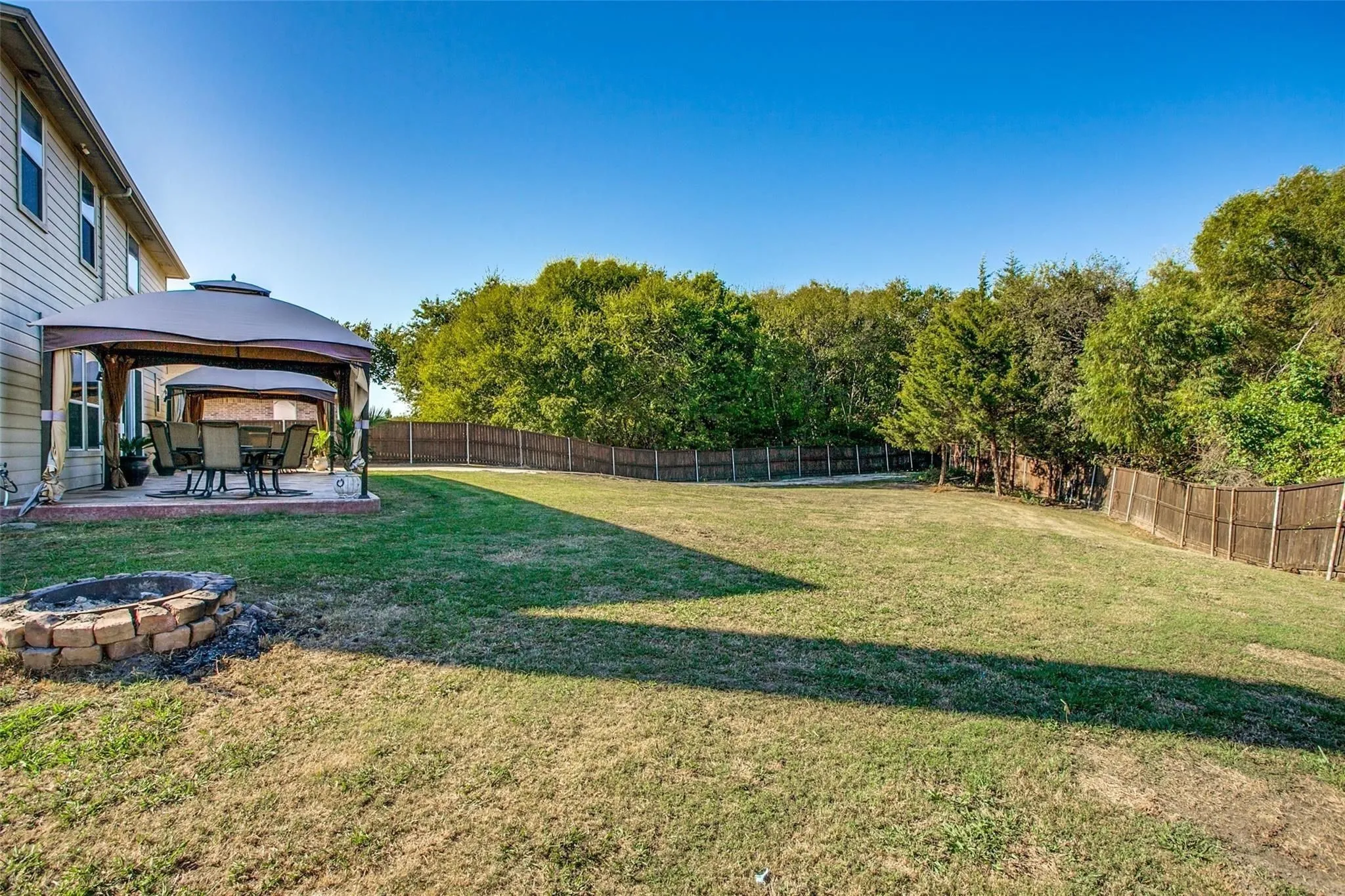 Single Family Residence For Sale in Rockwall County , 4016 Poplar Point Drive, Rockwall, Texas 75032, 5 Bedroom, 3 Bathroom, 2 Garage spaces, 3,148 Sqft, built in 2004, mls#21391286, Real Estate Agent in Rockwall, Homes For Sale in Rockwall county, Homes For Sale in Rockwall, Realtor in Rockwall Texas, Real Estate Brokerage Independent Realty Texas, Luminita Cordes Realtor