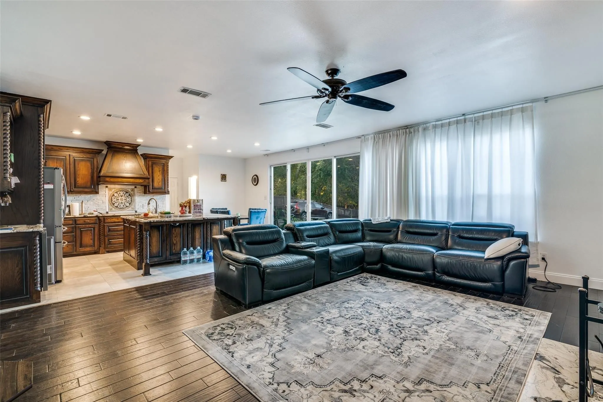 Single Family Residence For Sale in Rockwall County , 4016 Poplar Point Drive, Rockwall, Texas 75032, 5 Bedroom, 3 Bathroom, 2 Garage spaces, 3,148 Sqft, built in 2004, mls#21391286, Real Estate Agent in Rockwall, Homes For Sale in Rockwall county, Homes For Sale in Rockwall, Realtor in Rockwall Texas, Real Estate Brokerage Independent Realty Texas, Luminita Cordes Realtor