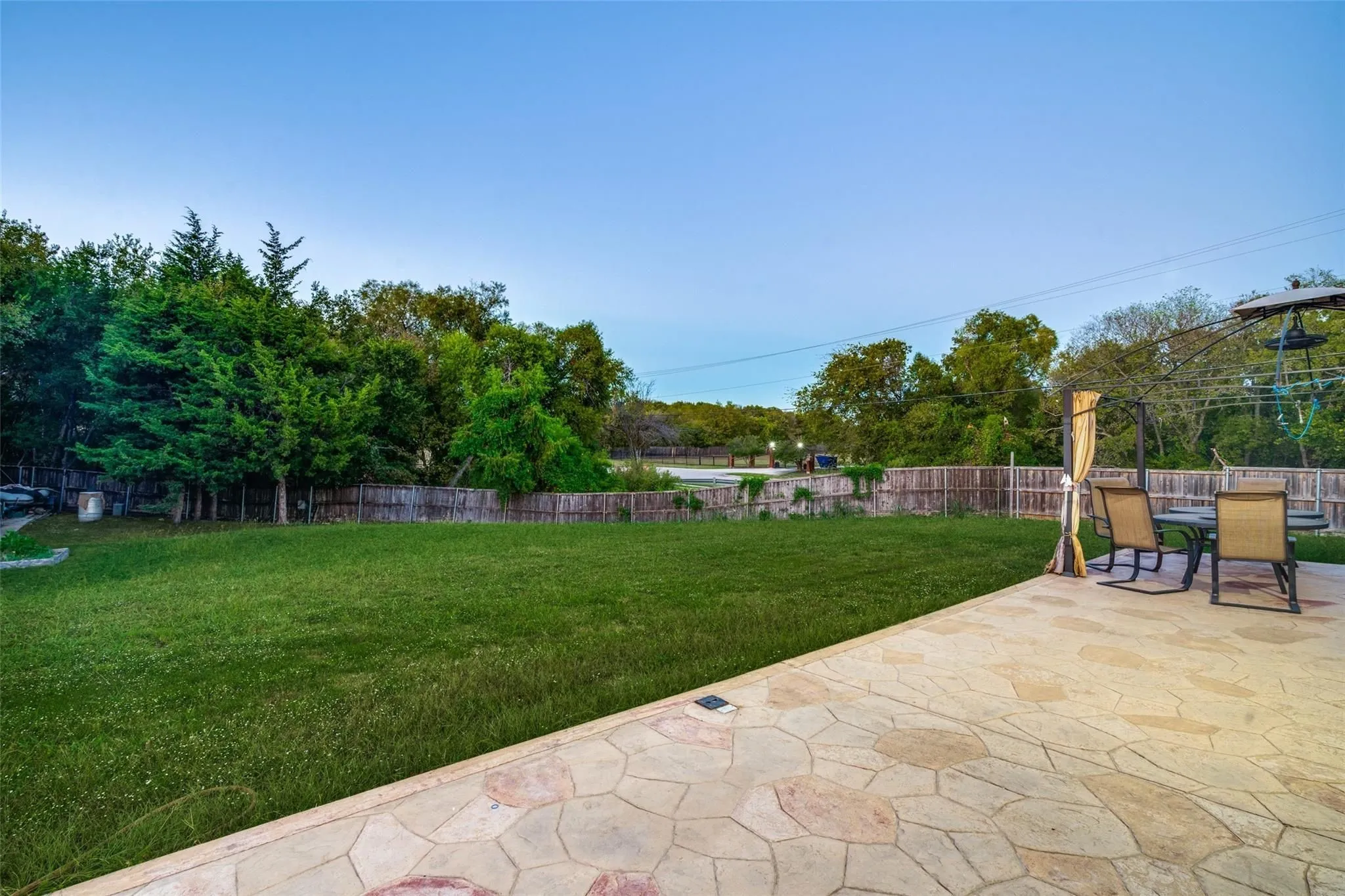 Single Family Residence For Sale in Rockwall County , 4016 Poplar Point Drive, Rockwall, Texas 75032, 5 Bedroom, 3 Bathroom, 2 Garage spaces, 3,148 Sqft, built in 2004, mls#21391286, Real Estate Agent in Rockwall, Homes For Sale in Rockwall county, Homes For Sale in Rockwall, Realtor in Rockwall Texas, Real Estate Brokerage Independent Realty Texas, Luminita Cordes Realtor