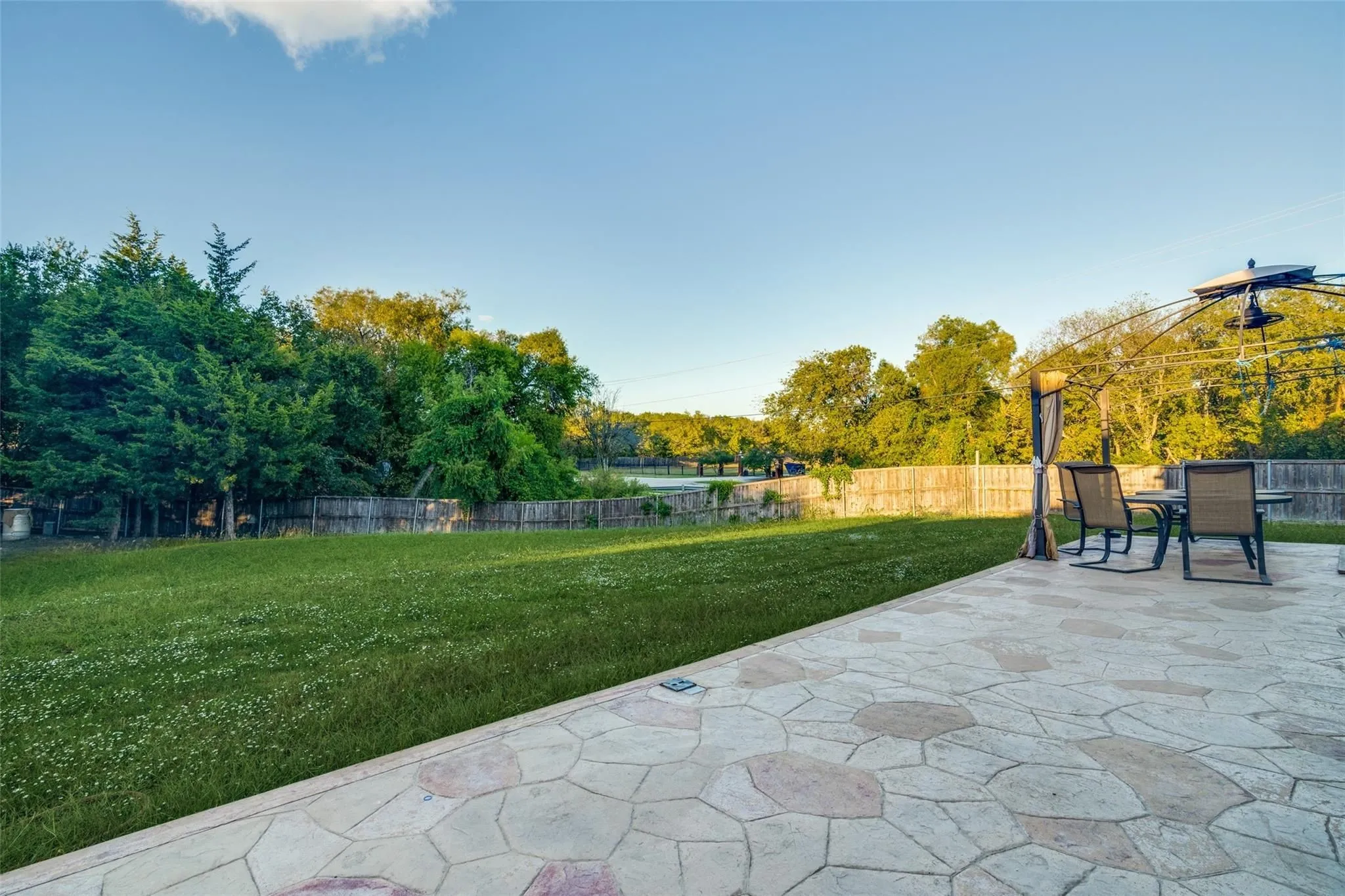 Single Family Residence For Sale in Rockwall County , 4016 Poplar Point Drive, Rockwall, Texas 75032, 5 Bedroom, 3 Bathroom, 2 Garage spaces, 3,148 Sqft, built in 2004, mls#21391286, Real Estate Agent in Rockwall, Homes For Sale in Rockwall county, Homes For Sale in Rockwall, Realtor in Rockwall Texas, Real Estate Brokerage Independent Realty Texas, Luminita Cordes Realtor